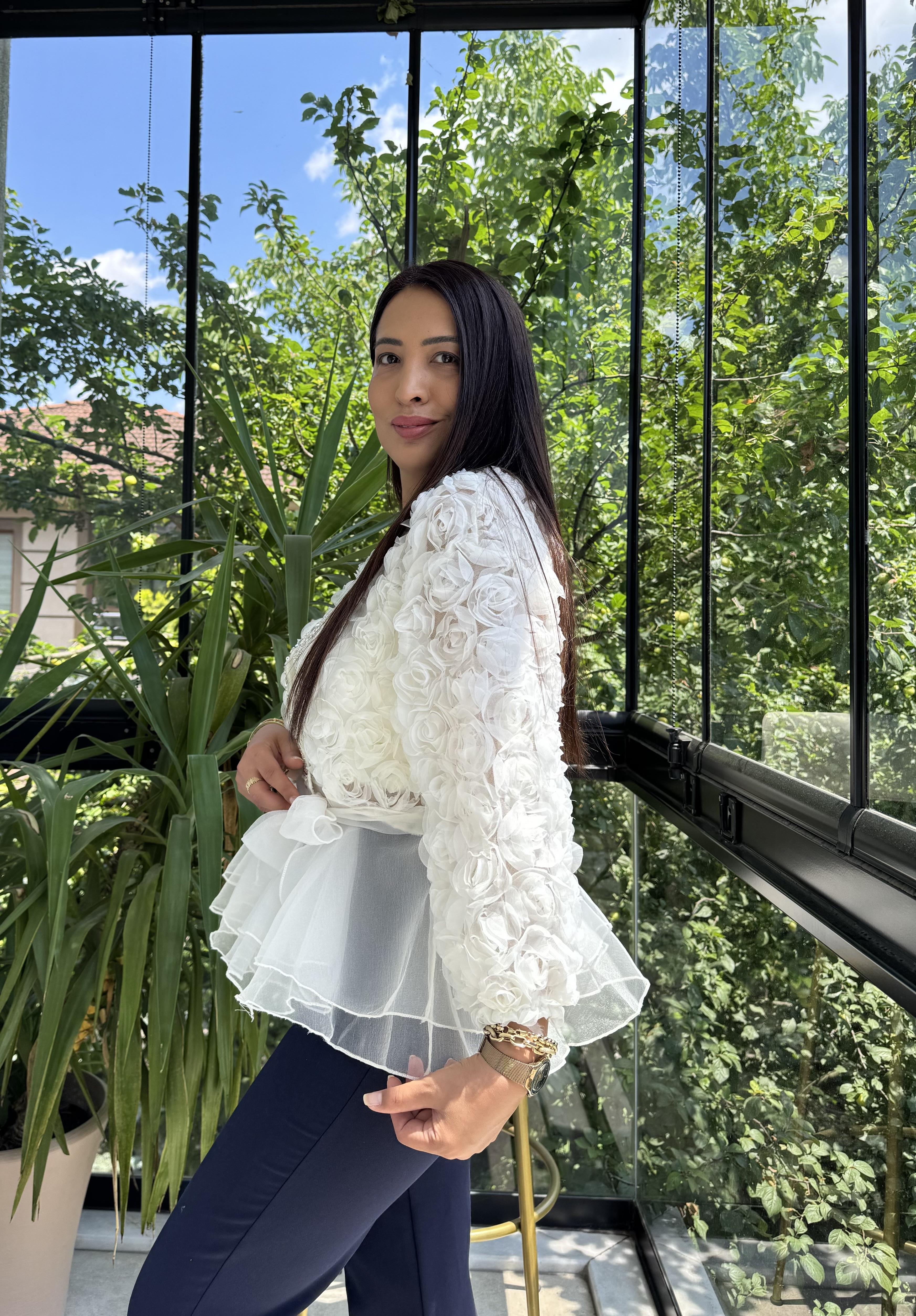 İthal Lüx Gül Detaylı Bluz Ekru