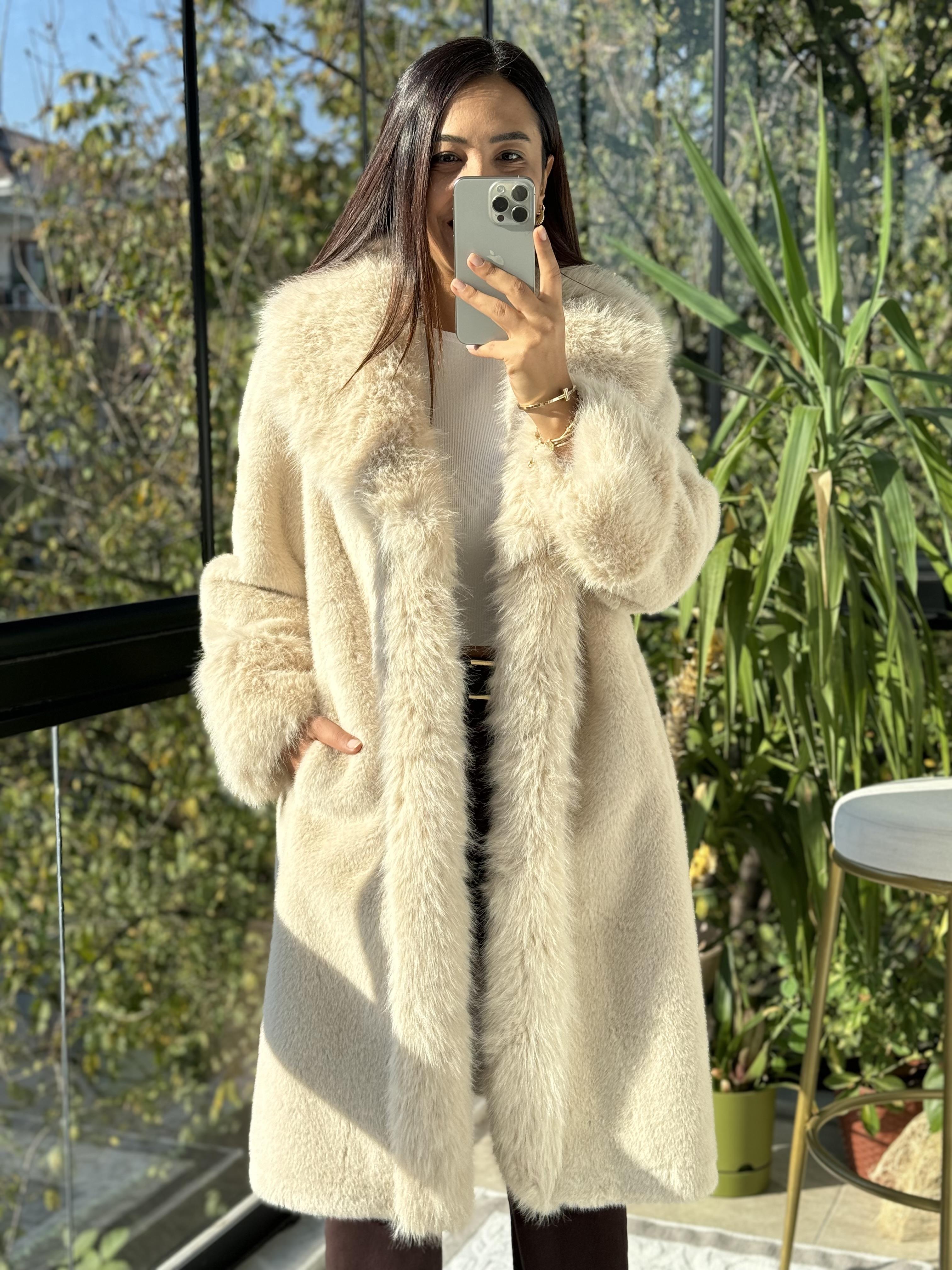 İthal Yakalı Uzun Kaban Krem