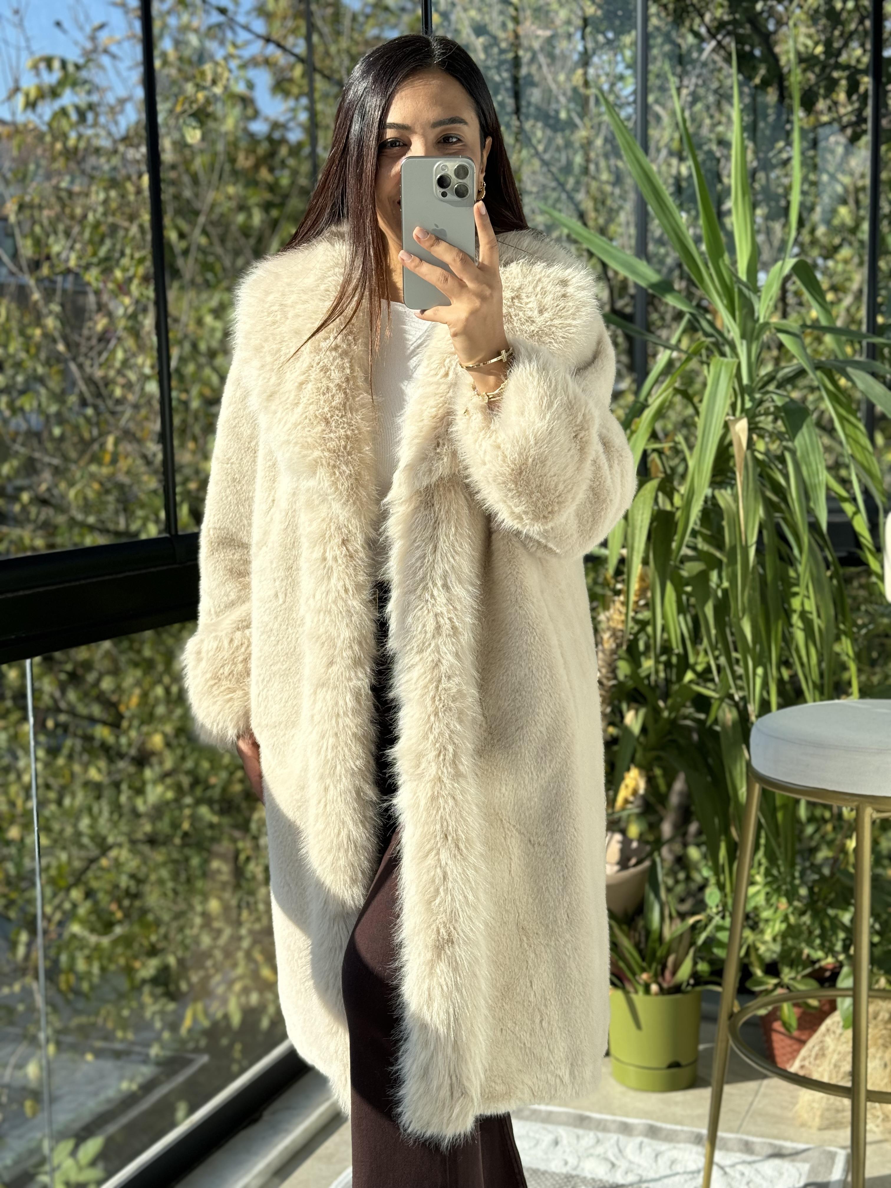 İthal Yakalı Uzun Kaban Krem