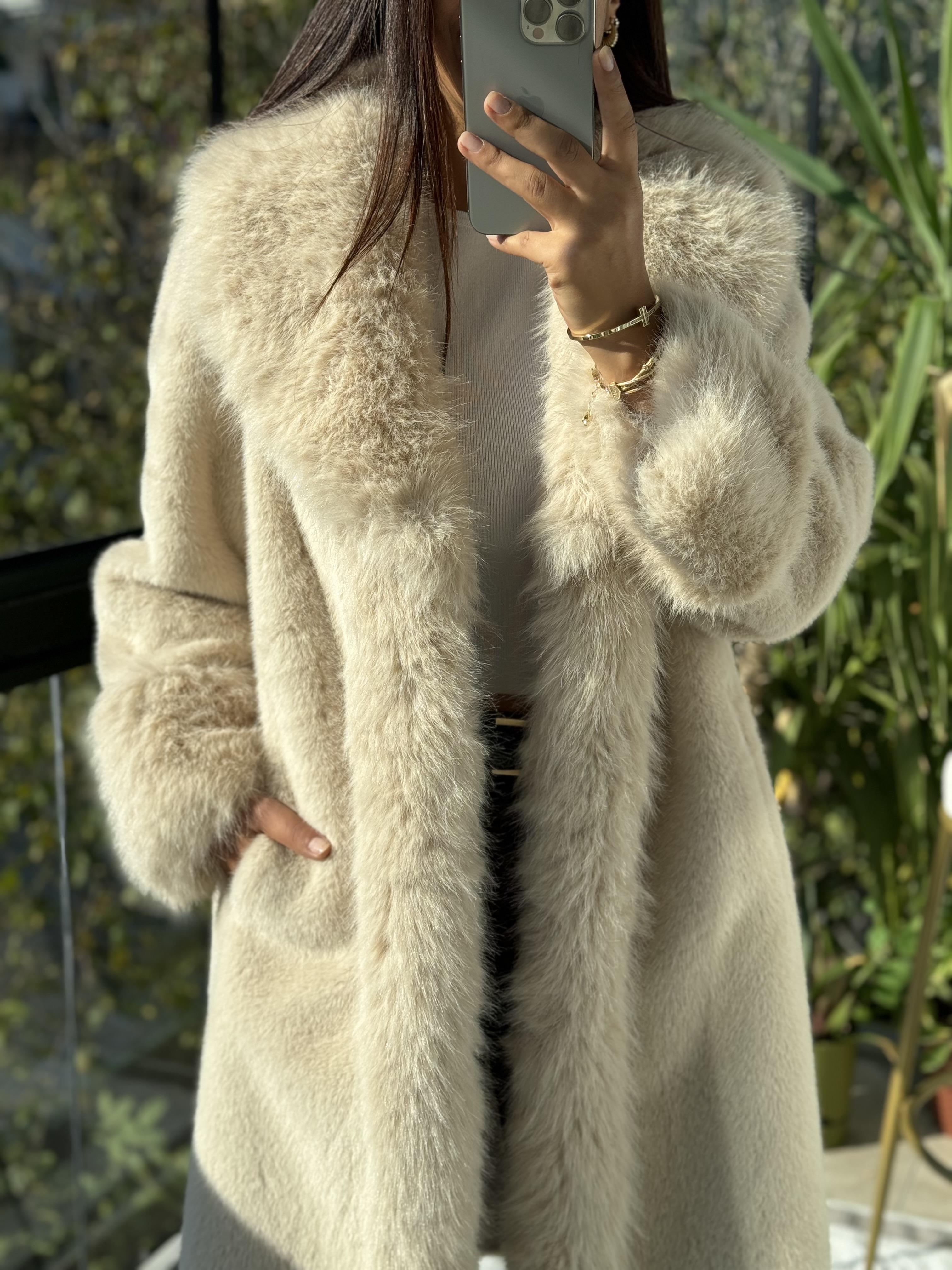 İthal Yakalı Uzun Kaban Krem