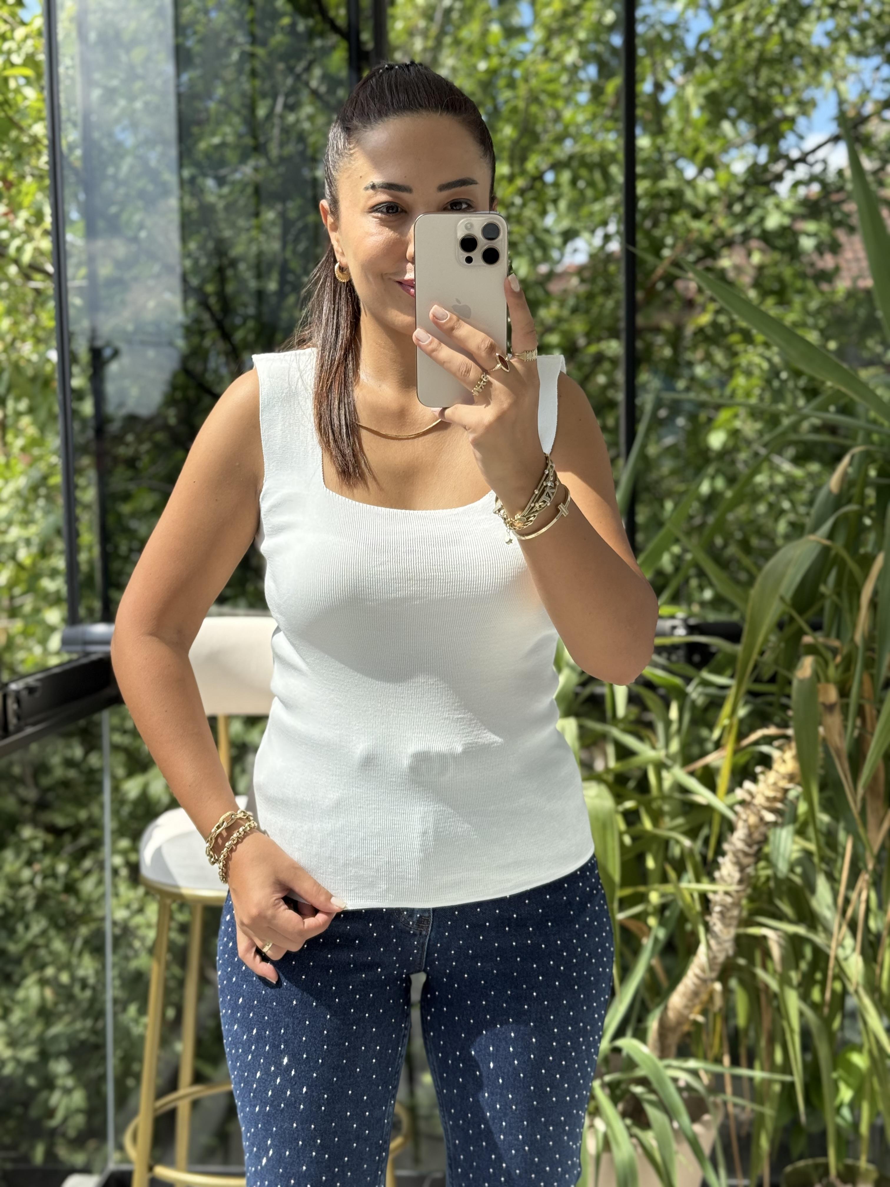 Kare Yaka Atlet Beyaz