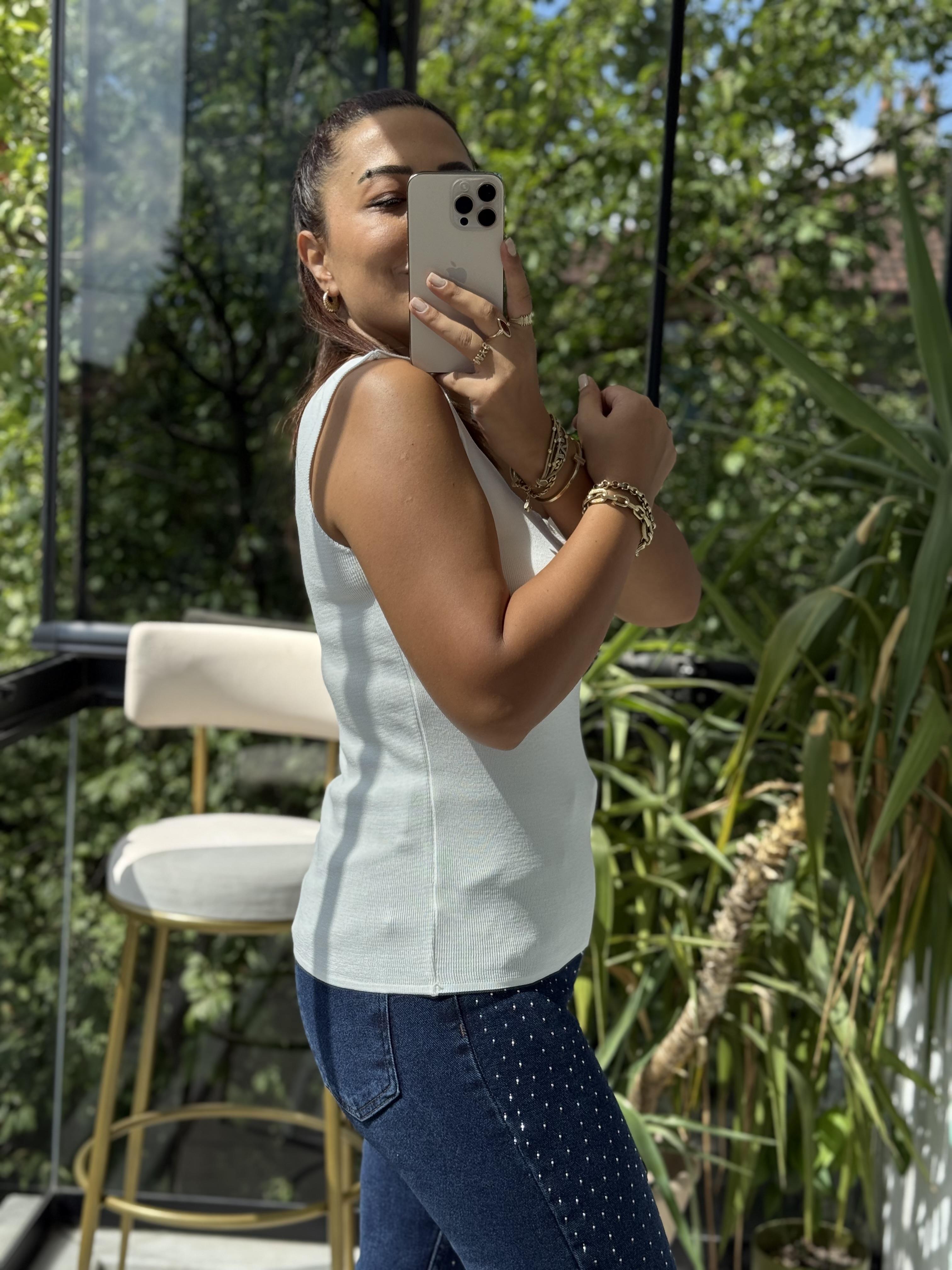 Kare Yaka Atlet Beyaz