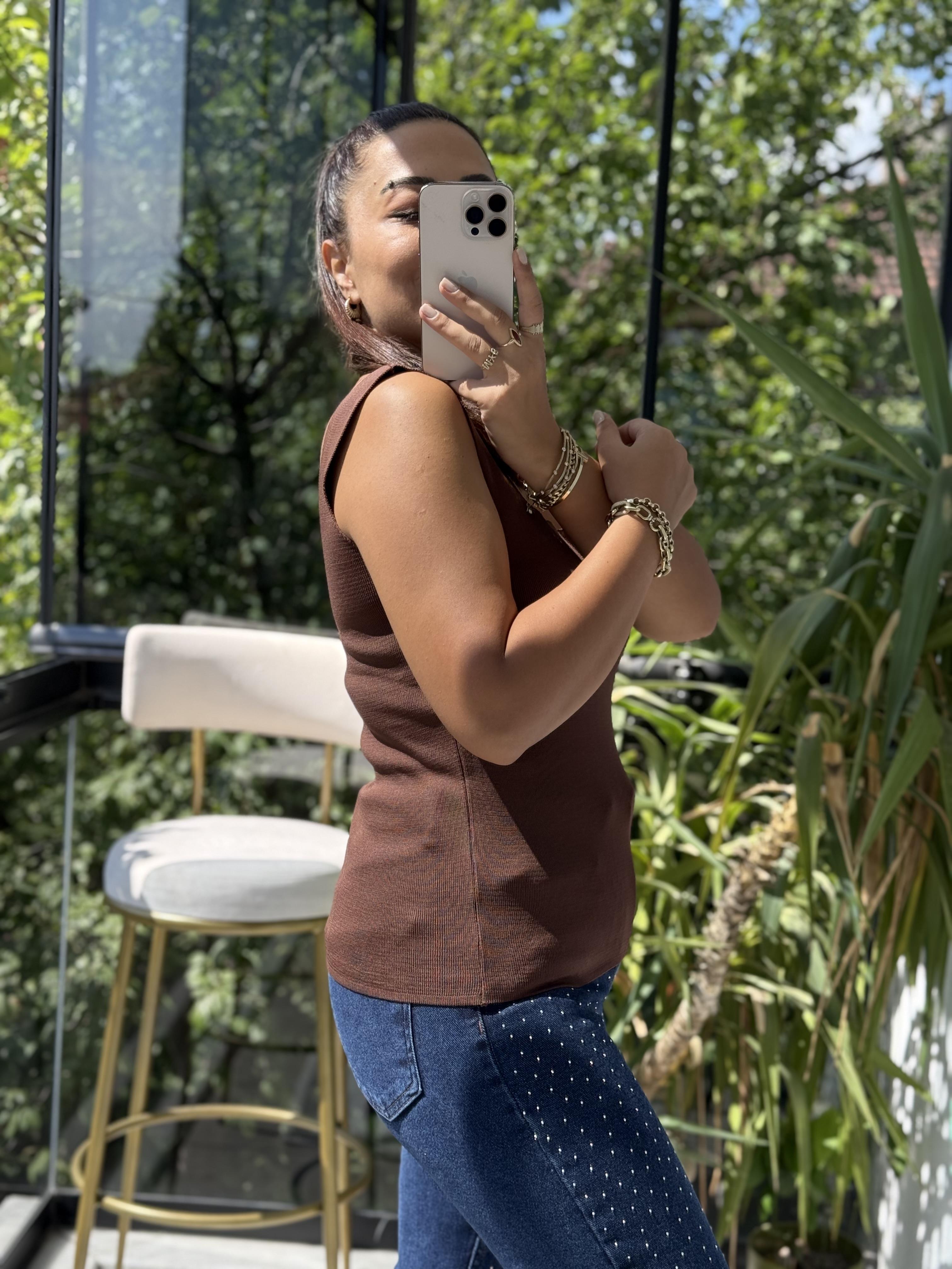 Kare Yaka Atlet Koyu Kahve