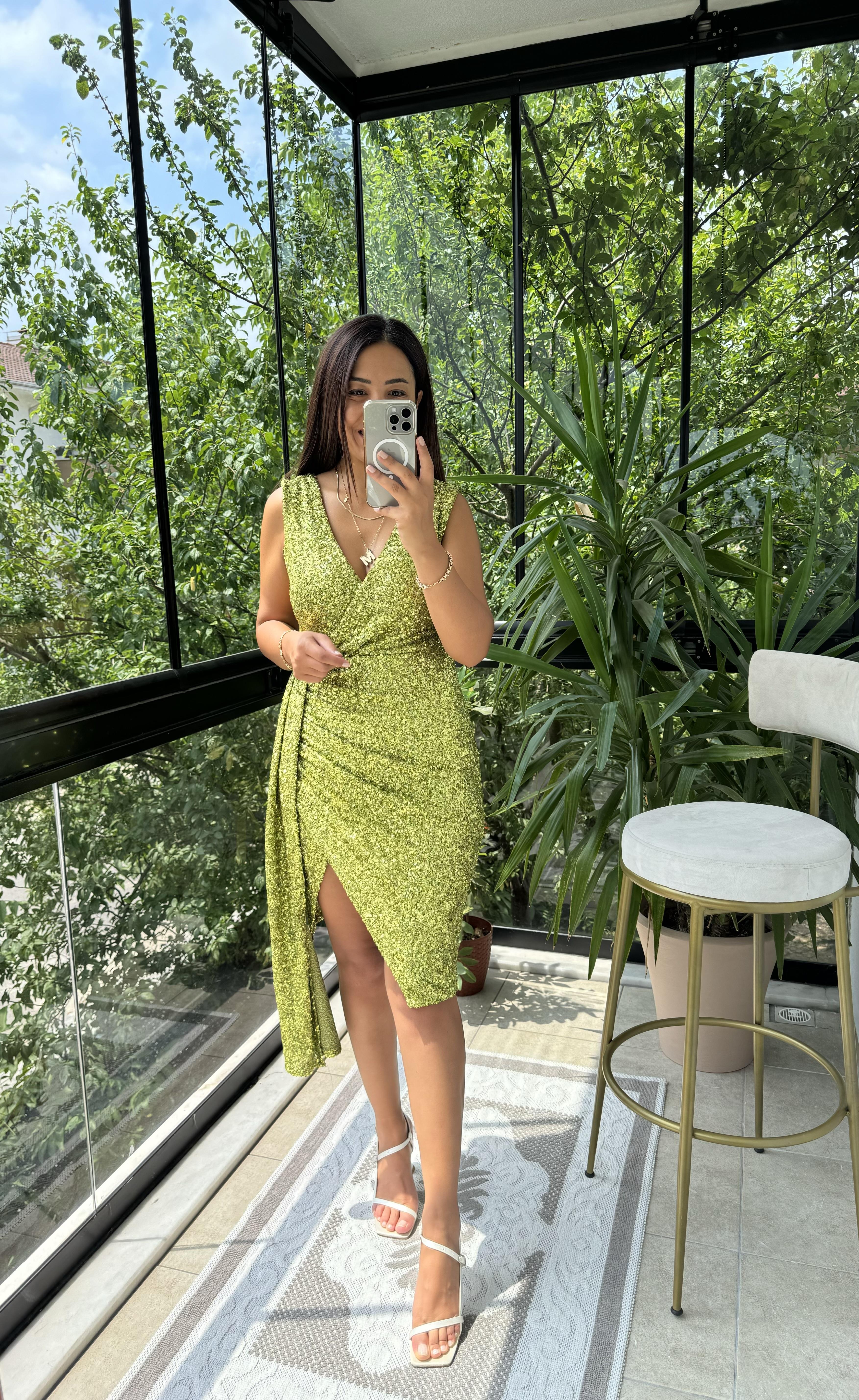 Kolsuz Yırtmaçlı Pul Elbise Yeşil