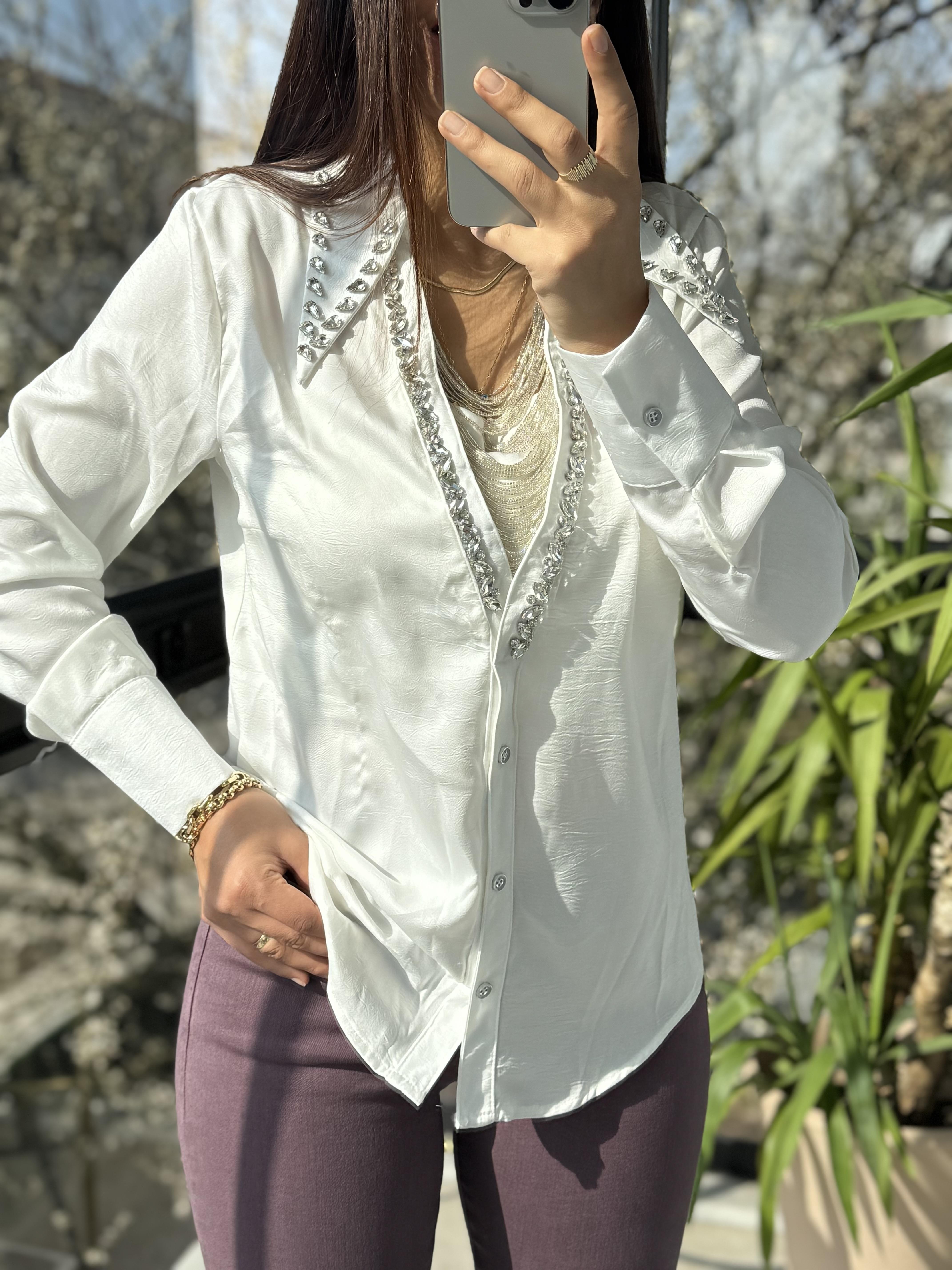 Kolye Detaylı Gömlek Beyaz