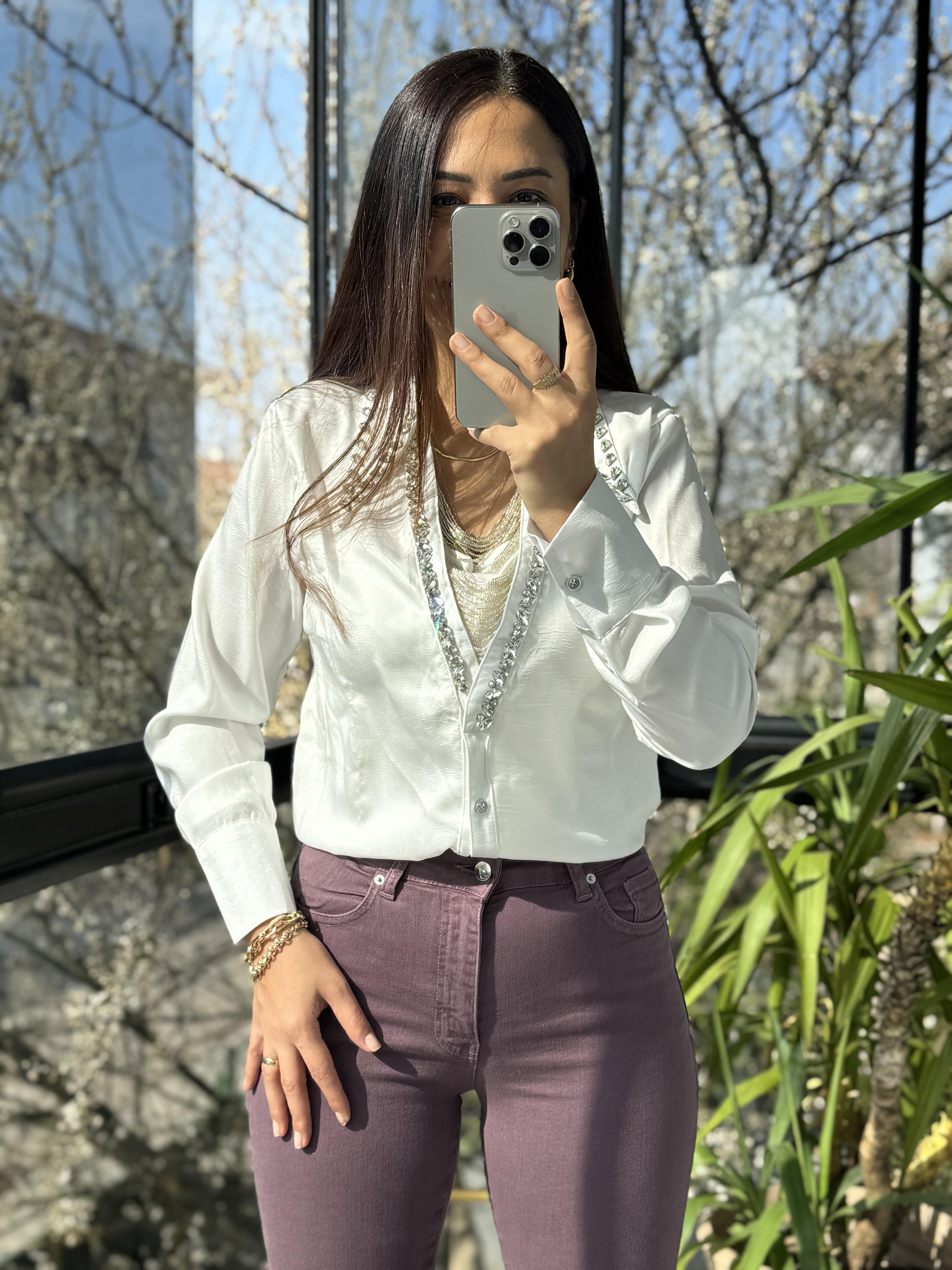 Kolye Detaylı Gömlek Beyaz