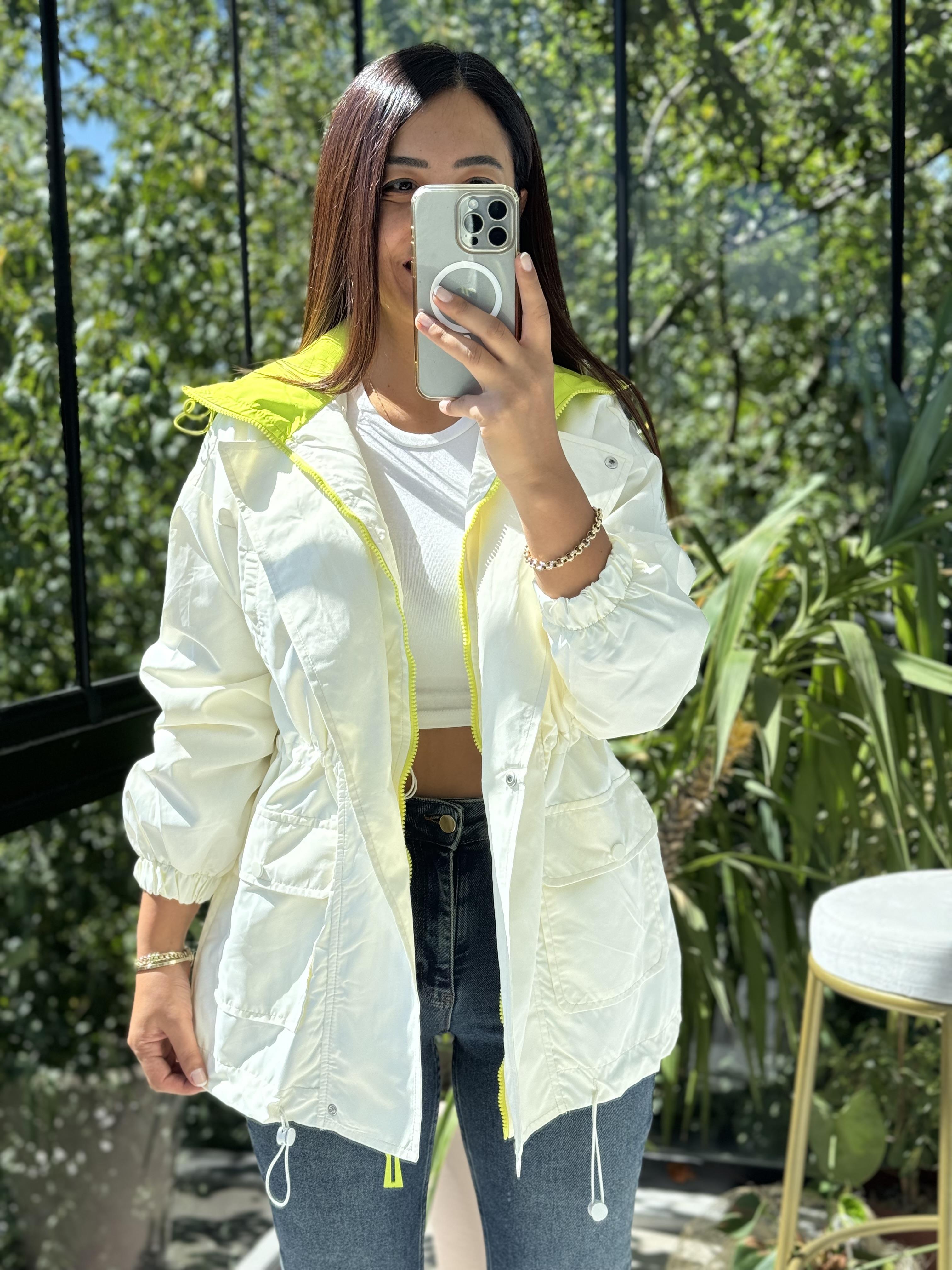 Kontrast Yakalı Yağmurluk