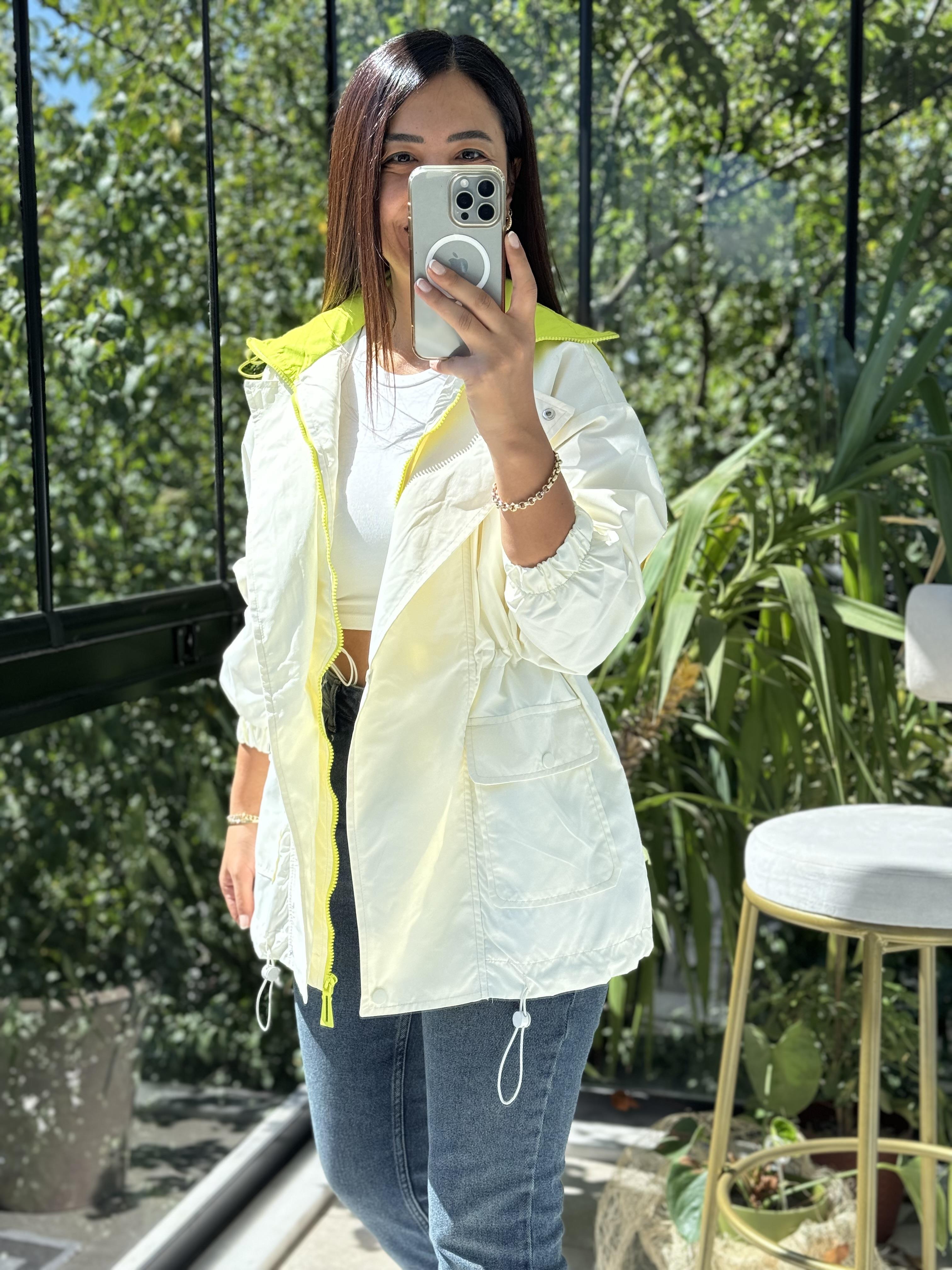 Kontrast Yakalı Yağmurluk