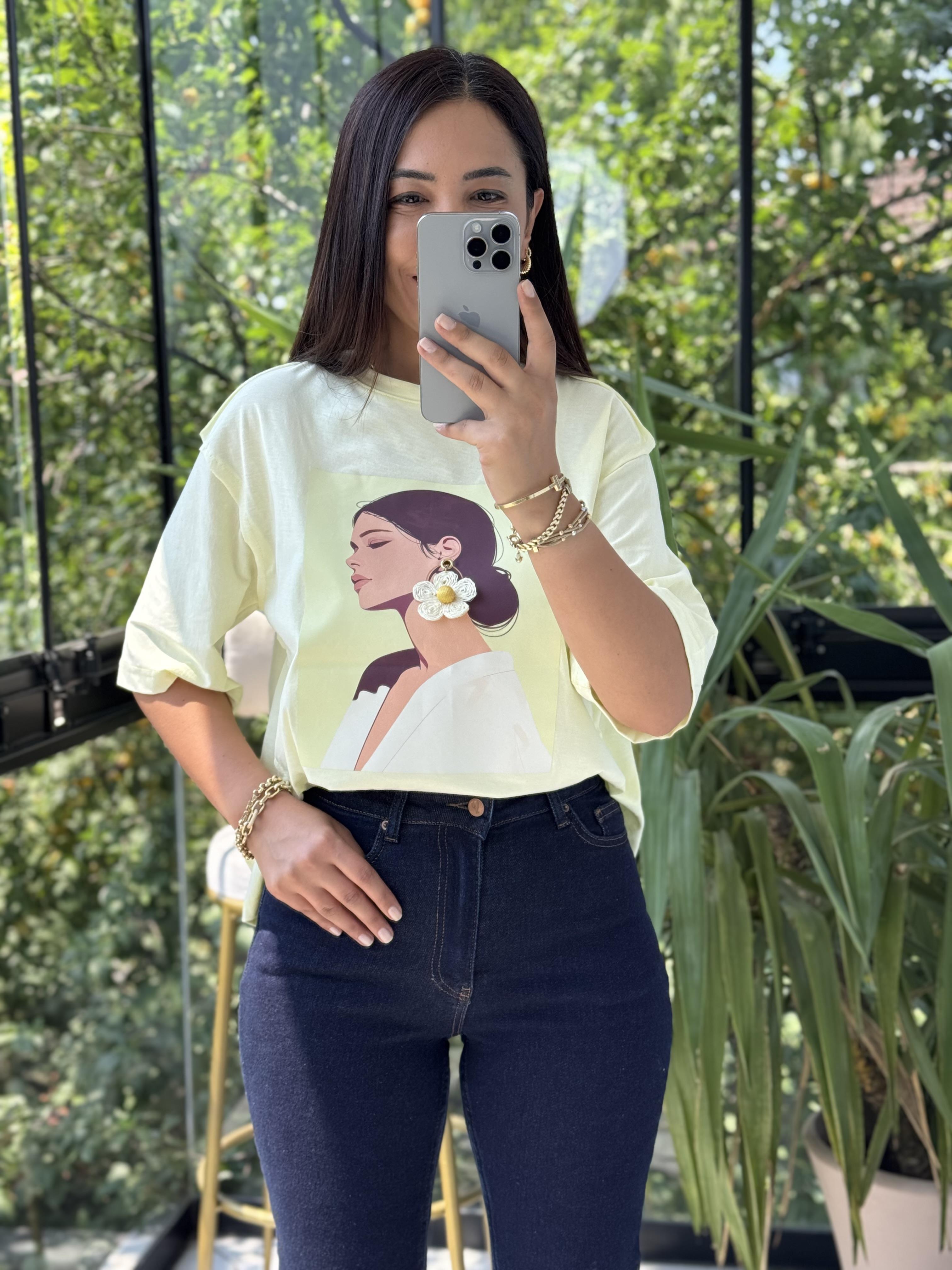 Küpe Detaylı Tişört Sarı