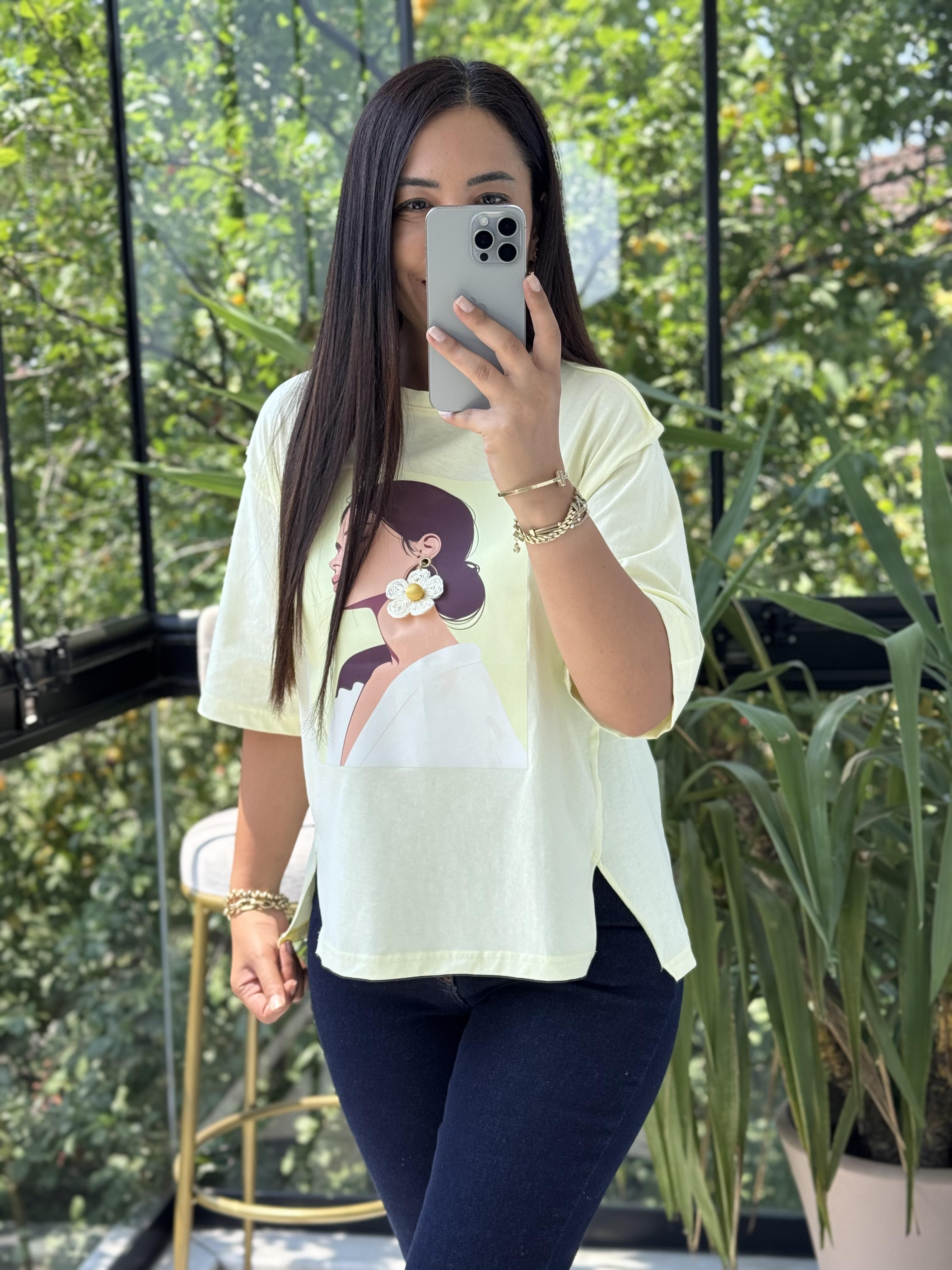 Küpe Detaylı Tişört Sarı