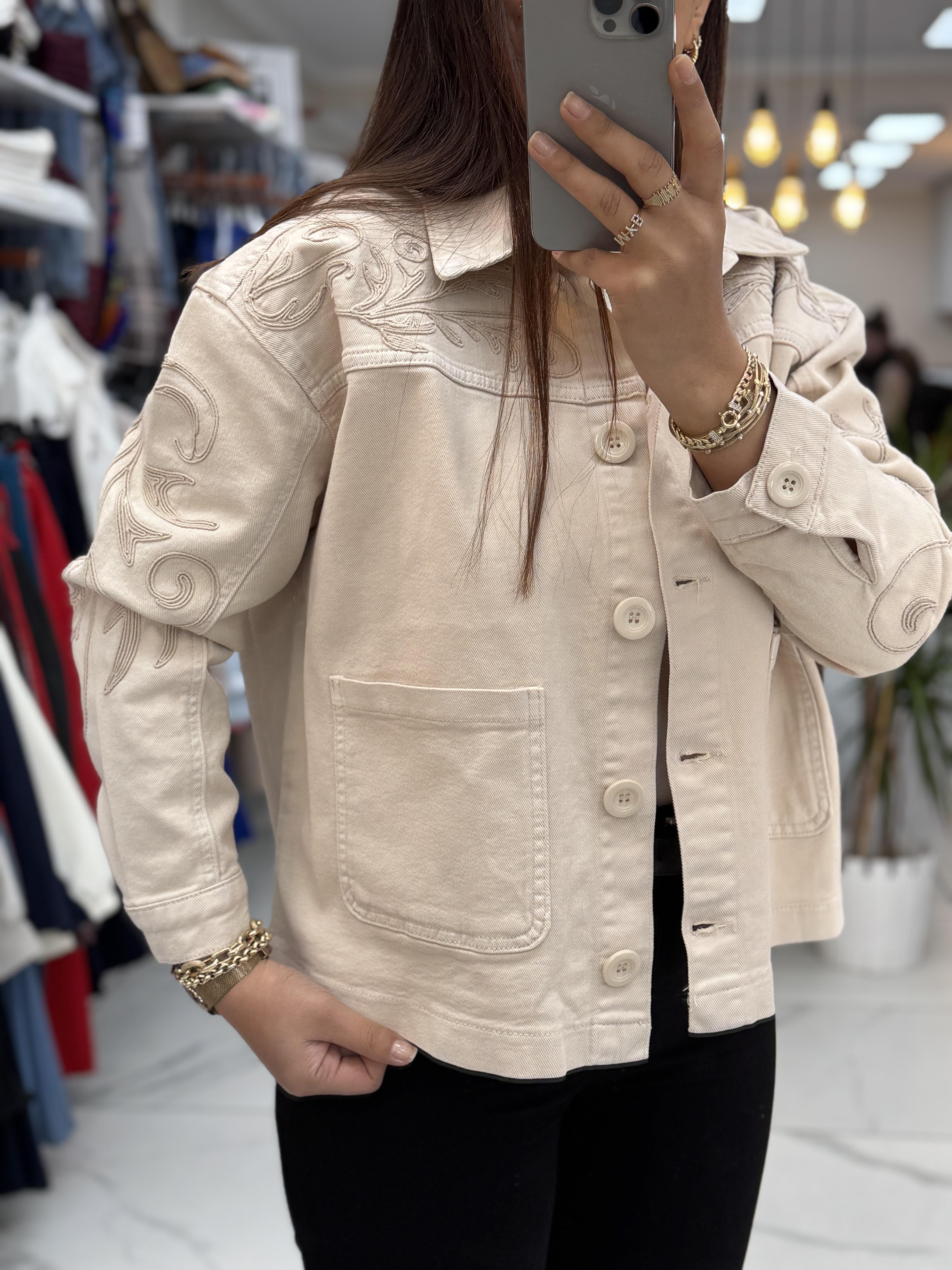 Omzu Nakışlı Gabardin Ceket Bej