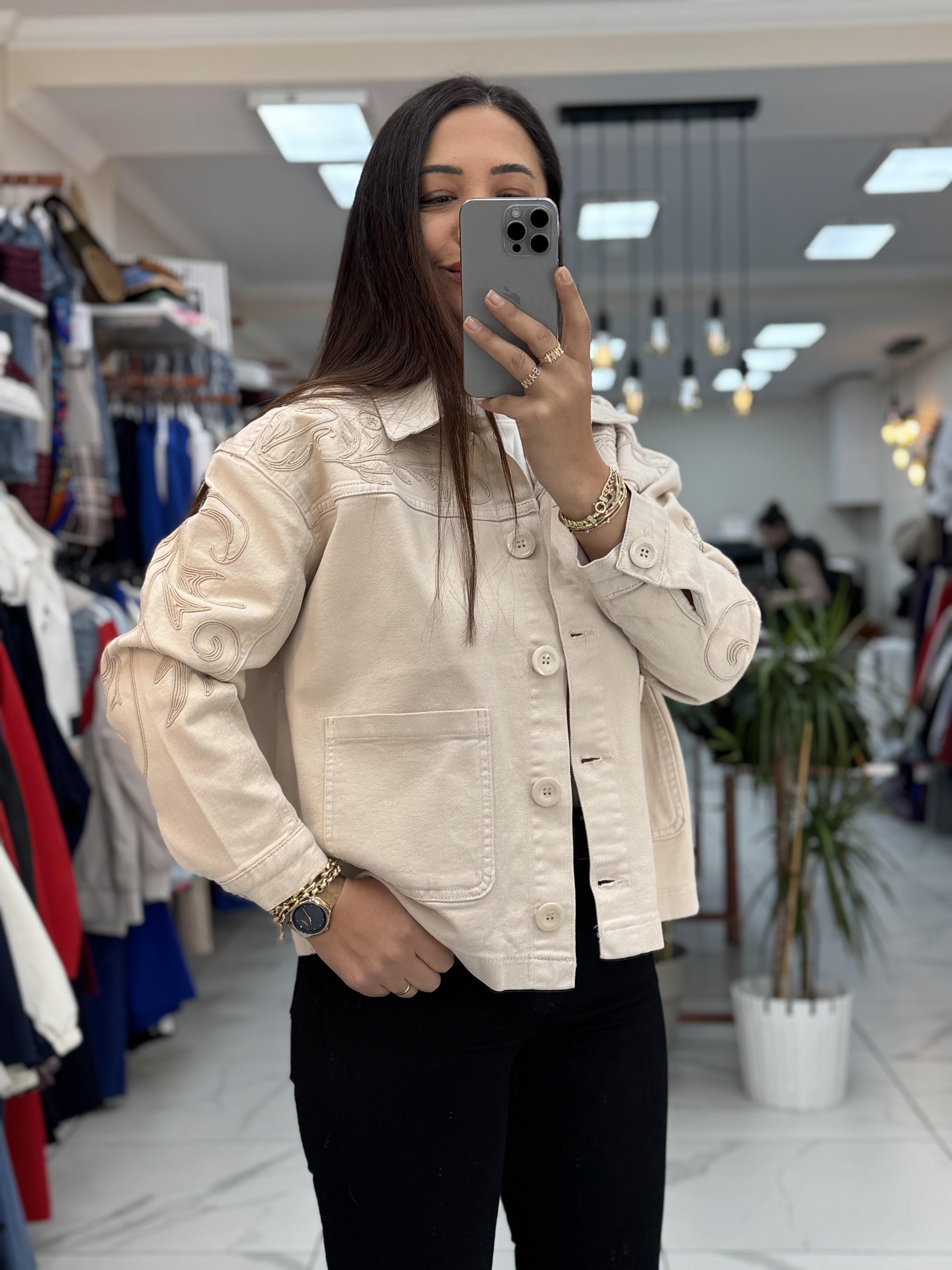 Omzu Nakışlı Gabardin Ceket Bej