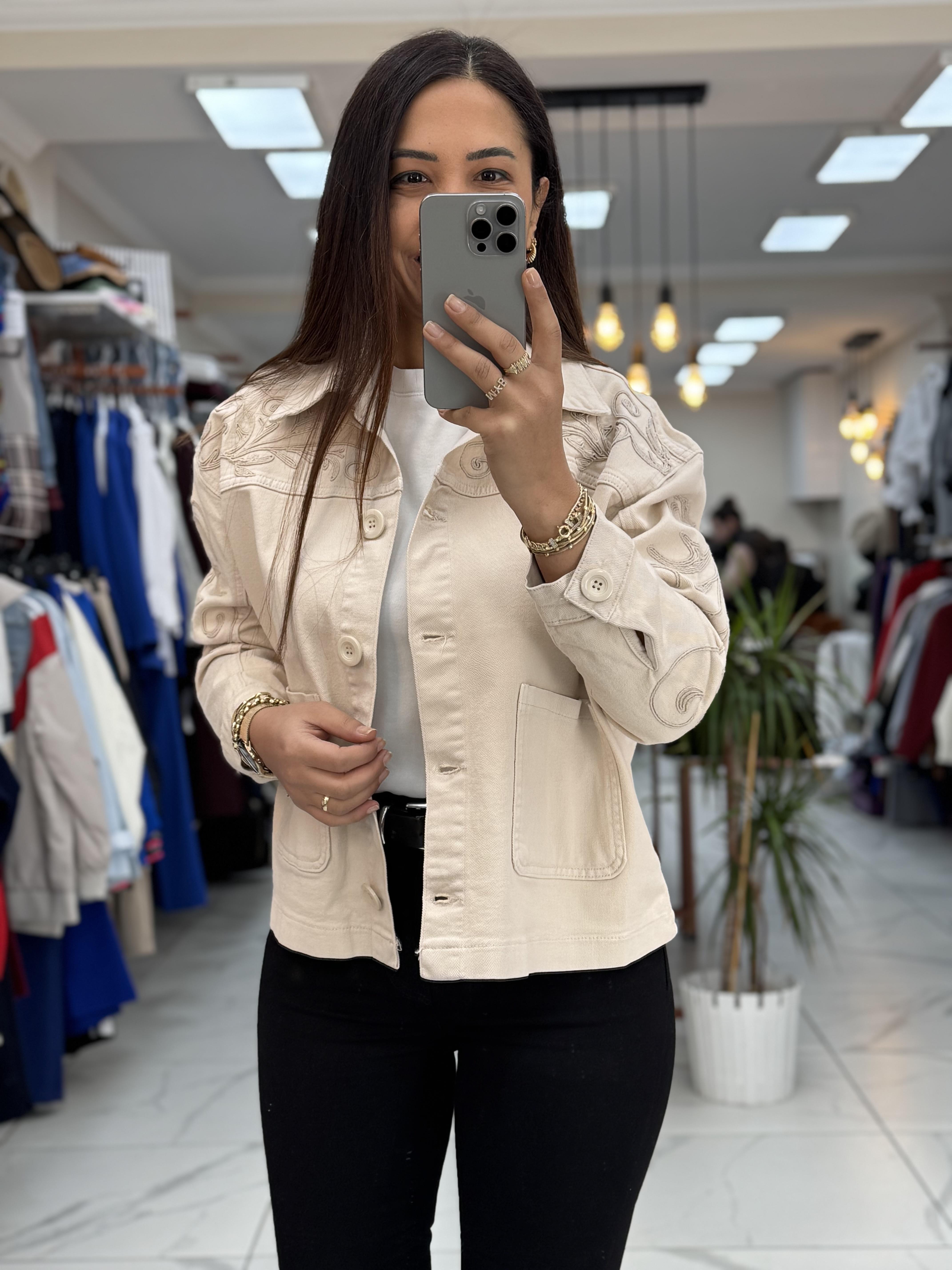 Omzu Nakışlı Gabardin Ceket Bej