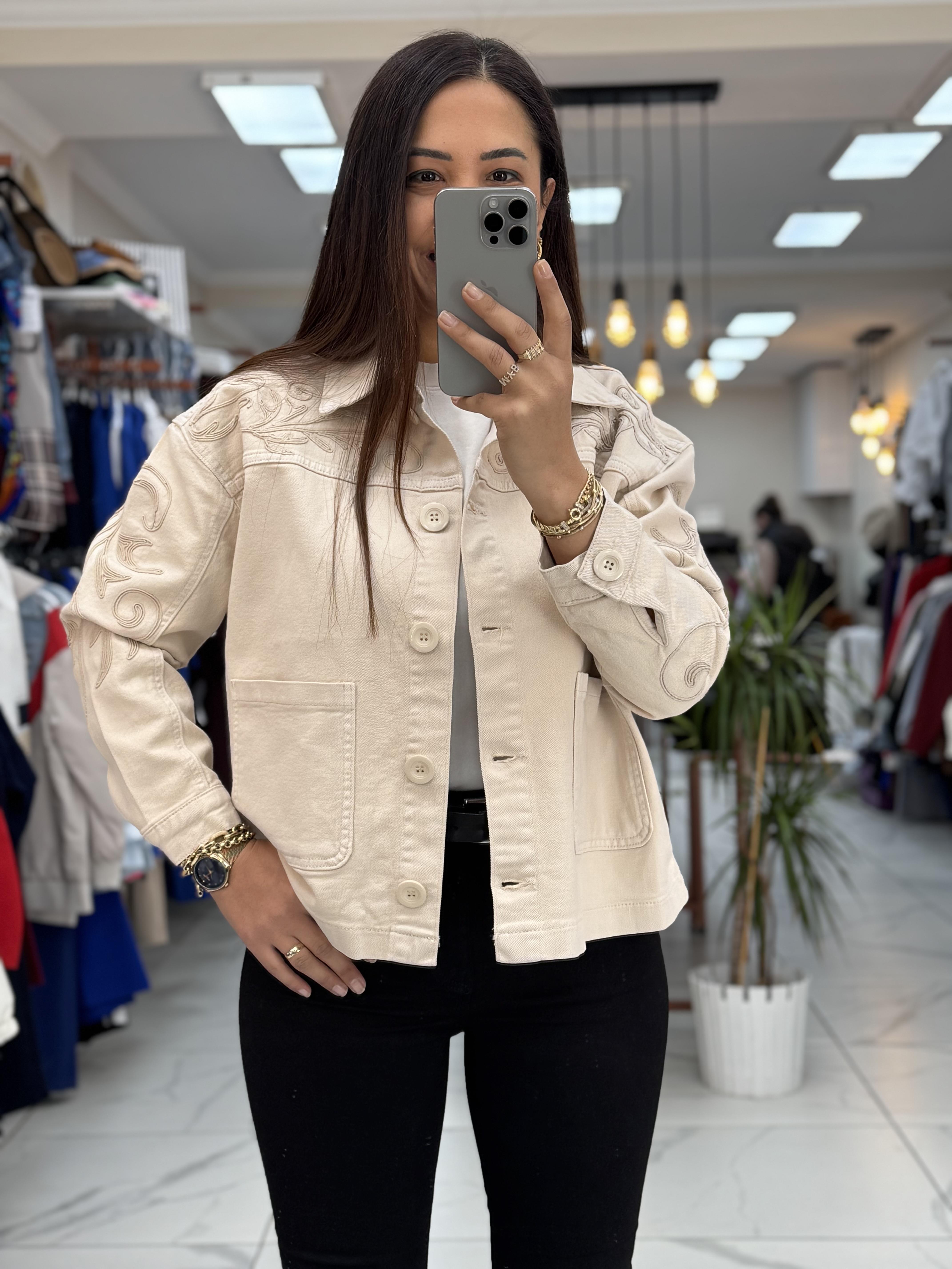 Omzu Nakışlı Gabardin Ceket Bej