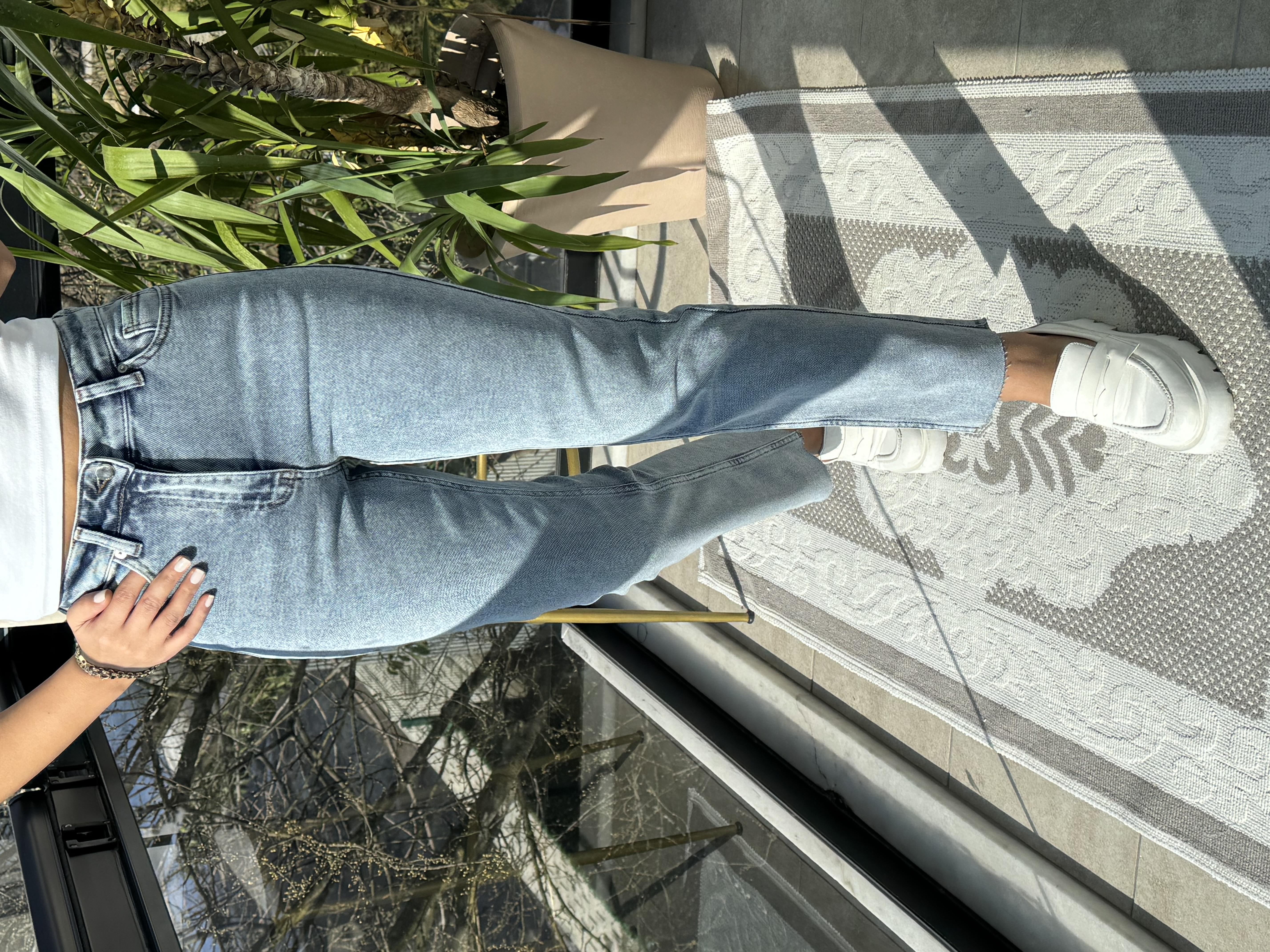 Premium Kalite Kesik Paça Jean Kar Yıkama