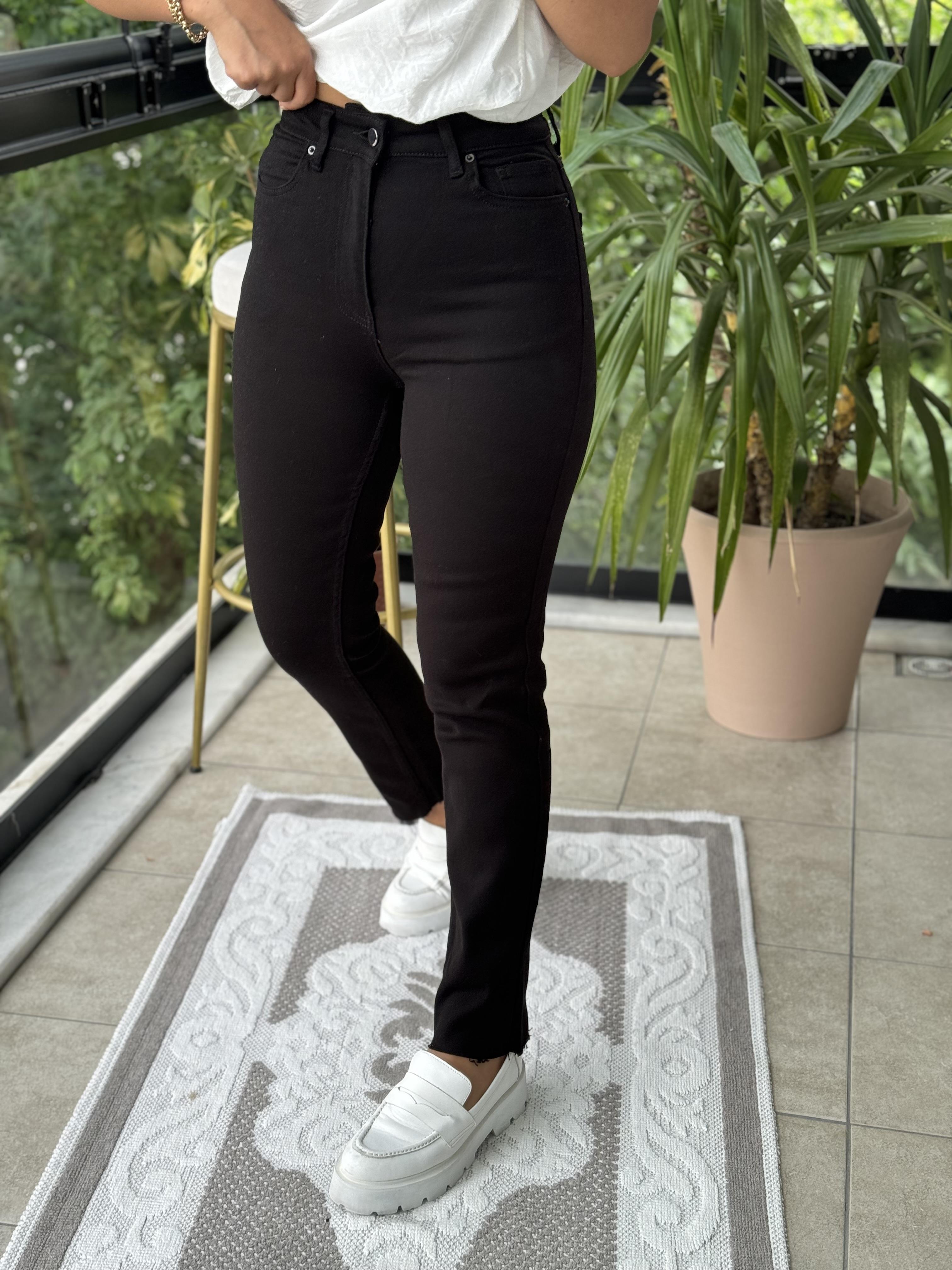 Premium Kalite Kesik Paça Jean Siyah