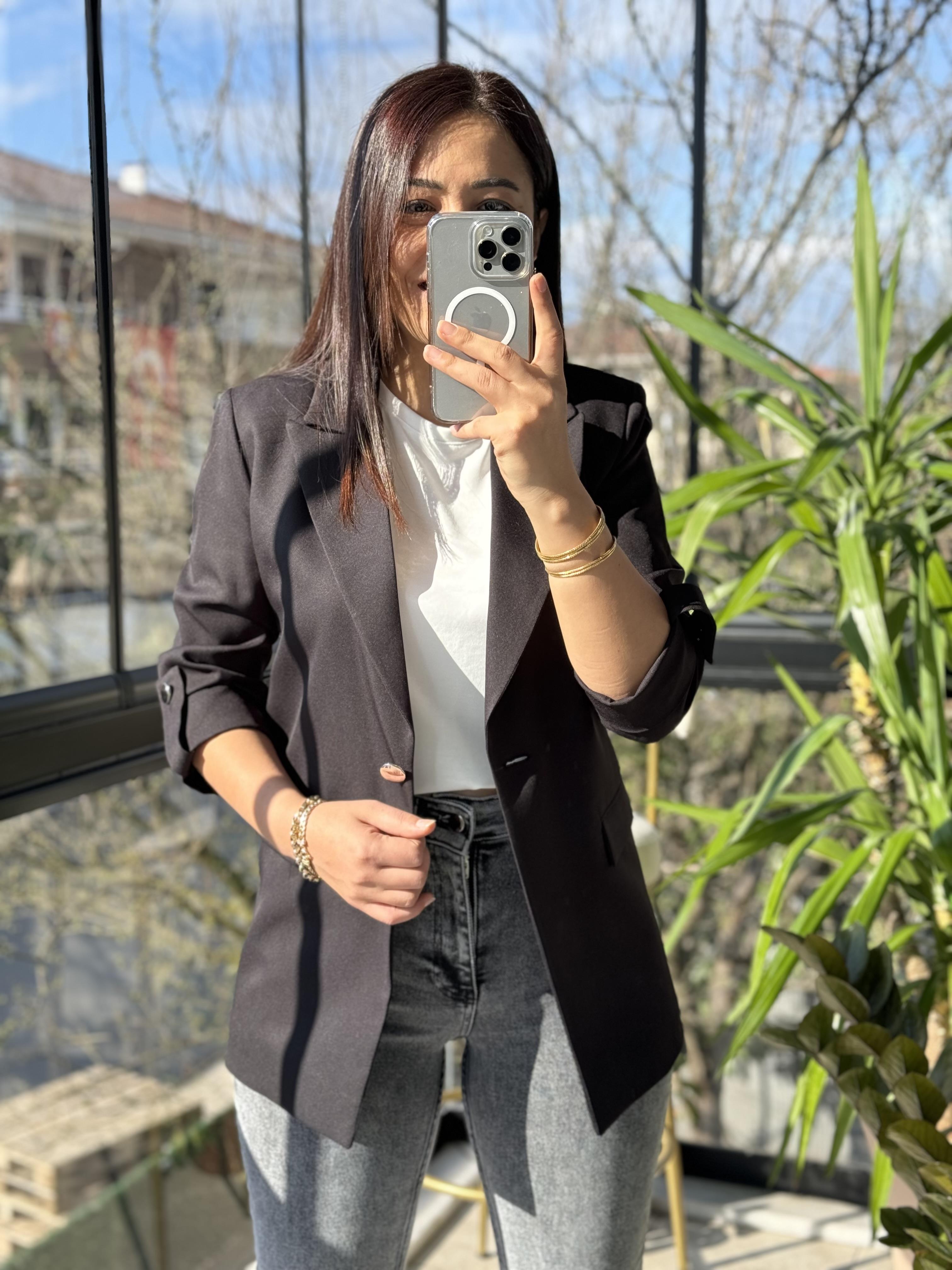 Siyah Kolu Düğmeli Blazer Ceket