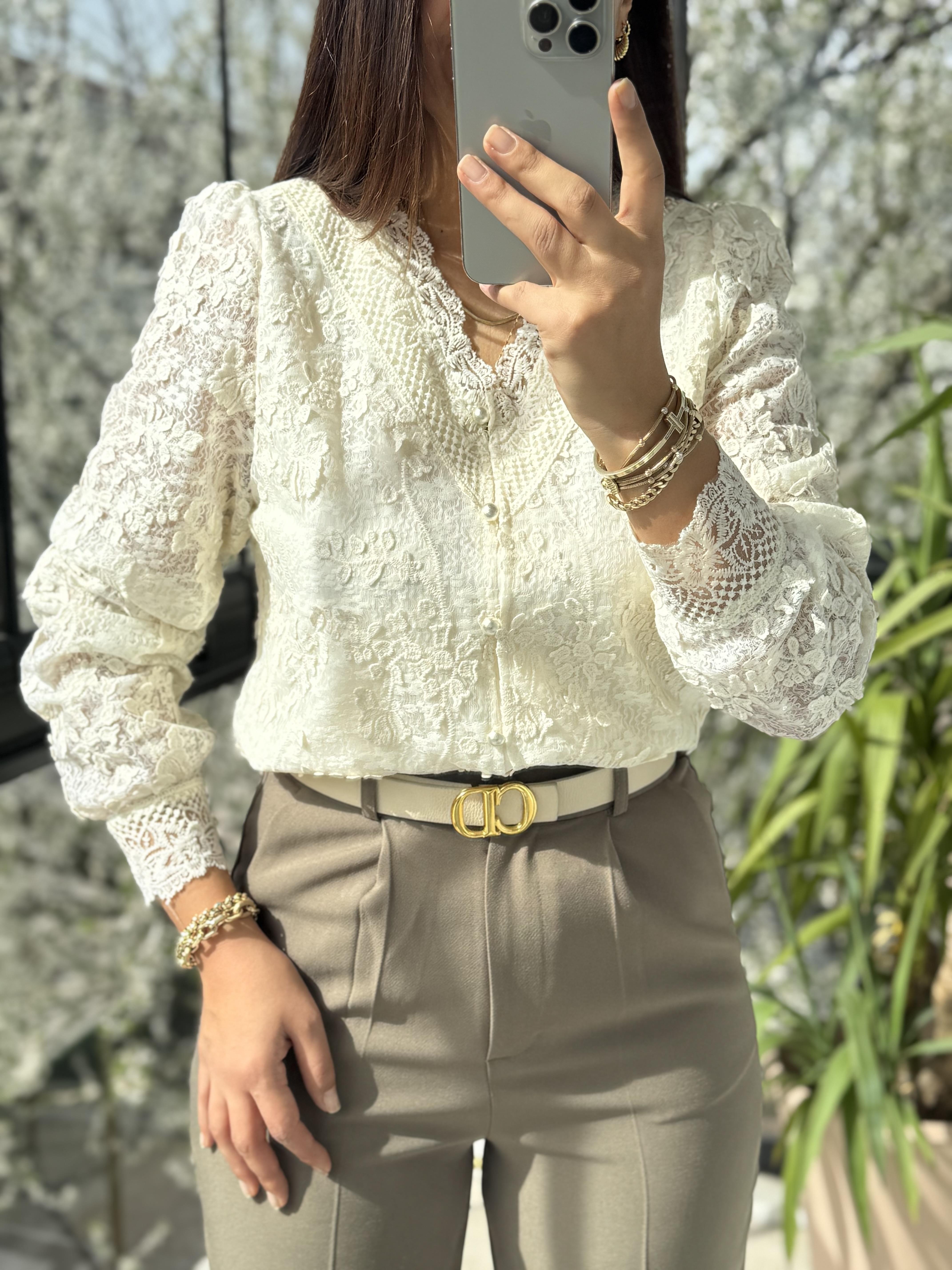 V Yaka Güpürlü Bluz Ekru