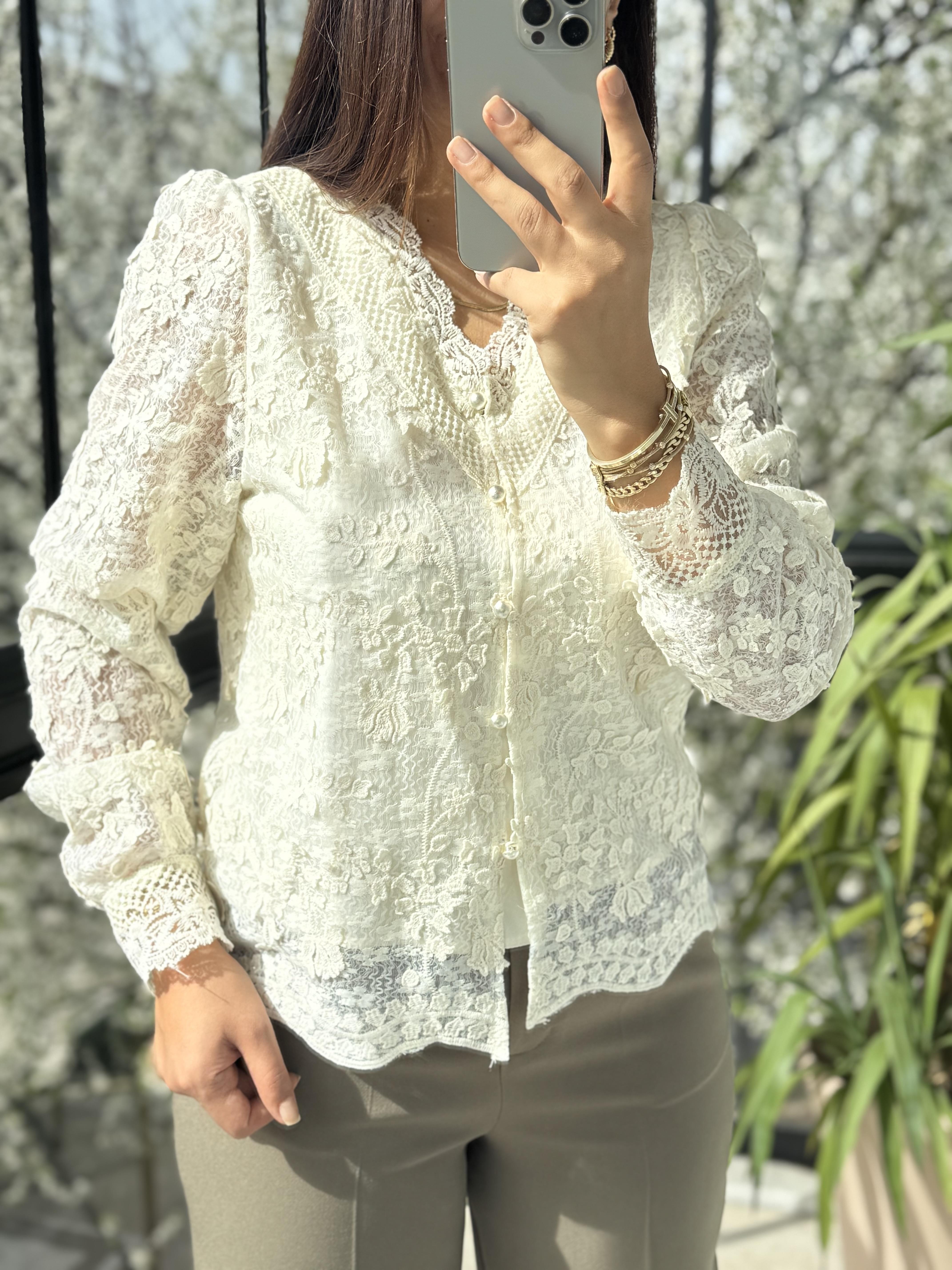 V Yaka Güpürlü Bluz Ekru