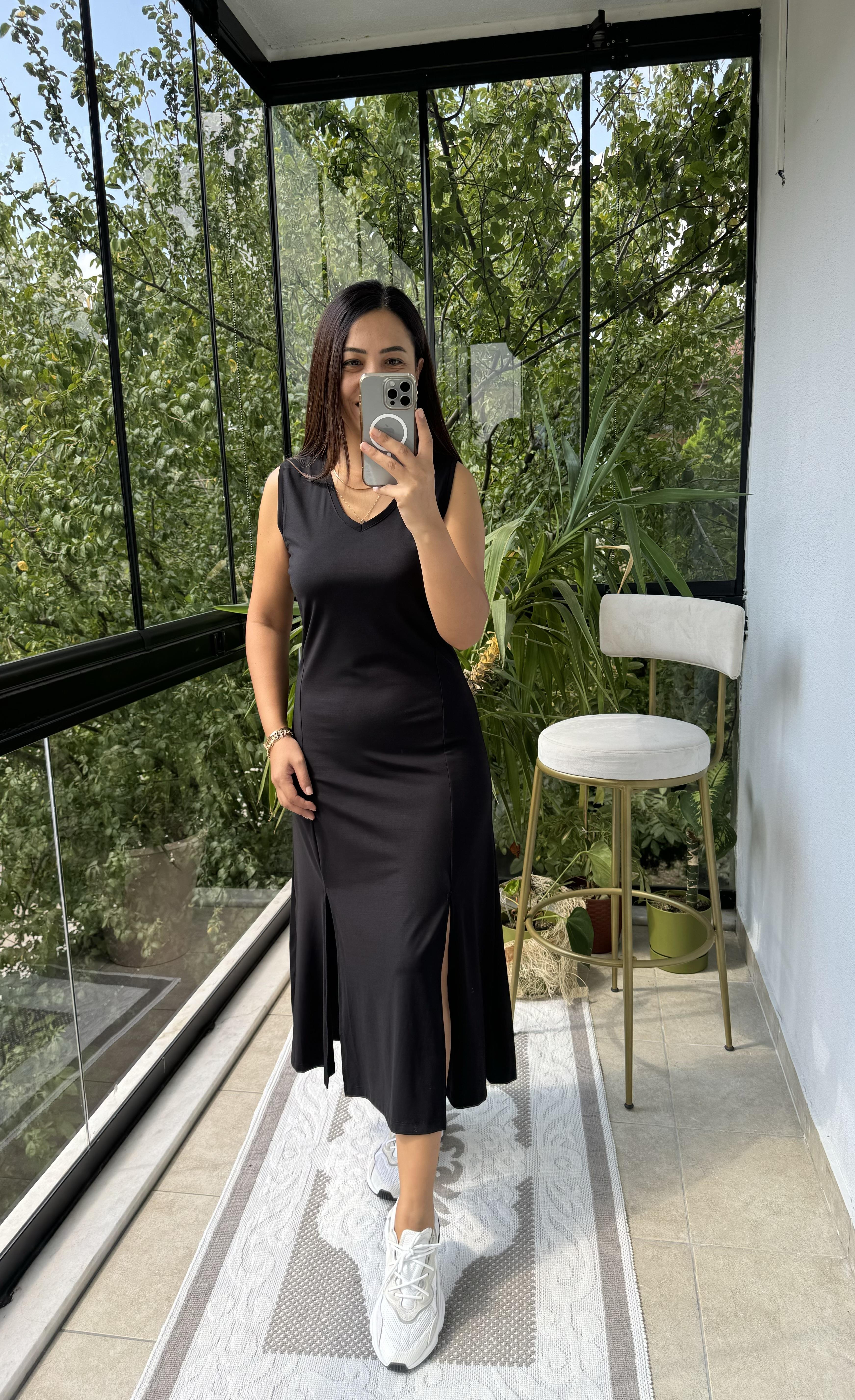 V Yaka Yırtmaçlı Elbise Siyah