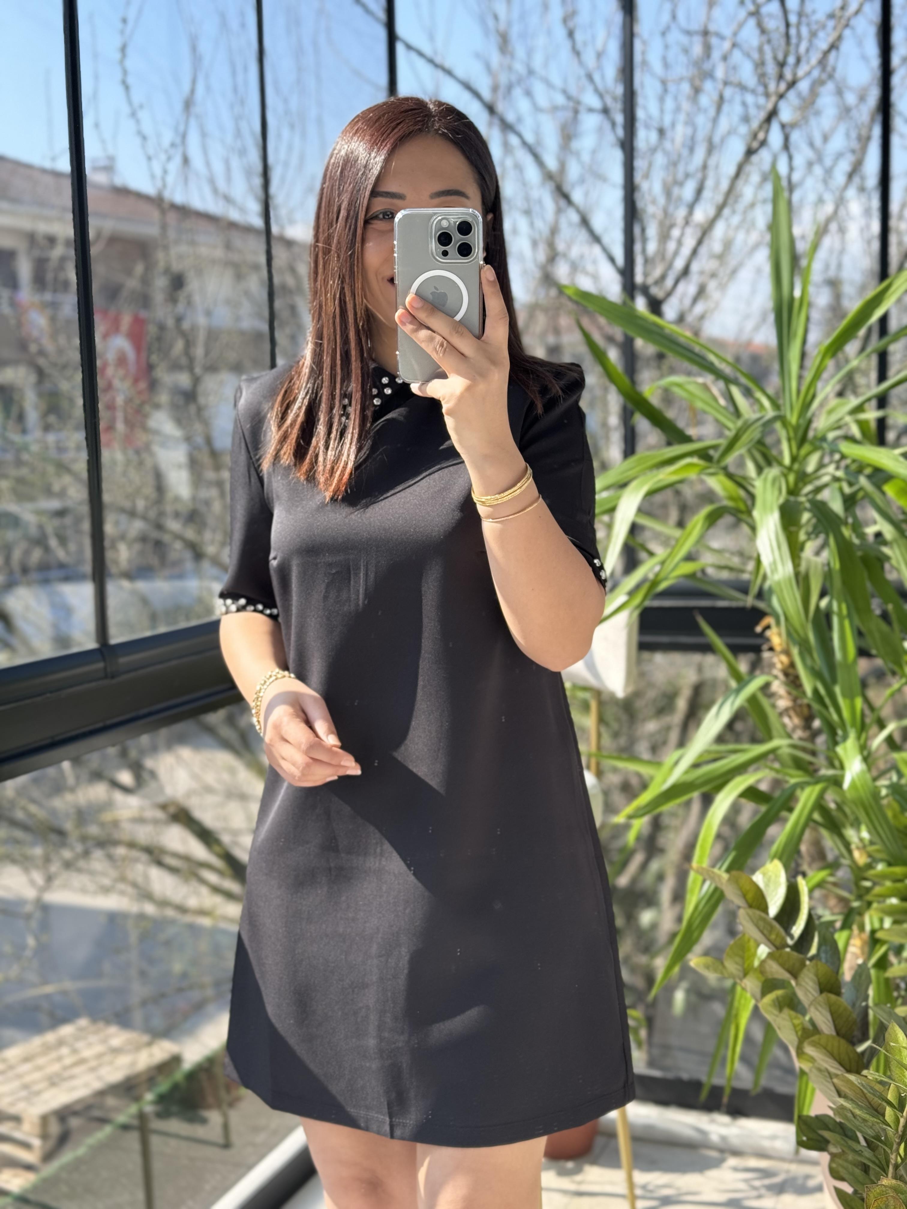 Yaka Taşlı Elbise Siyah