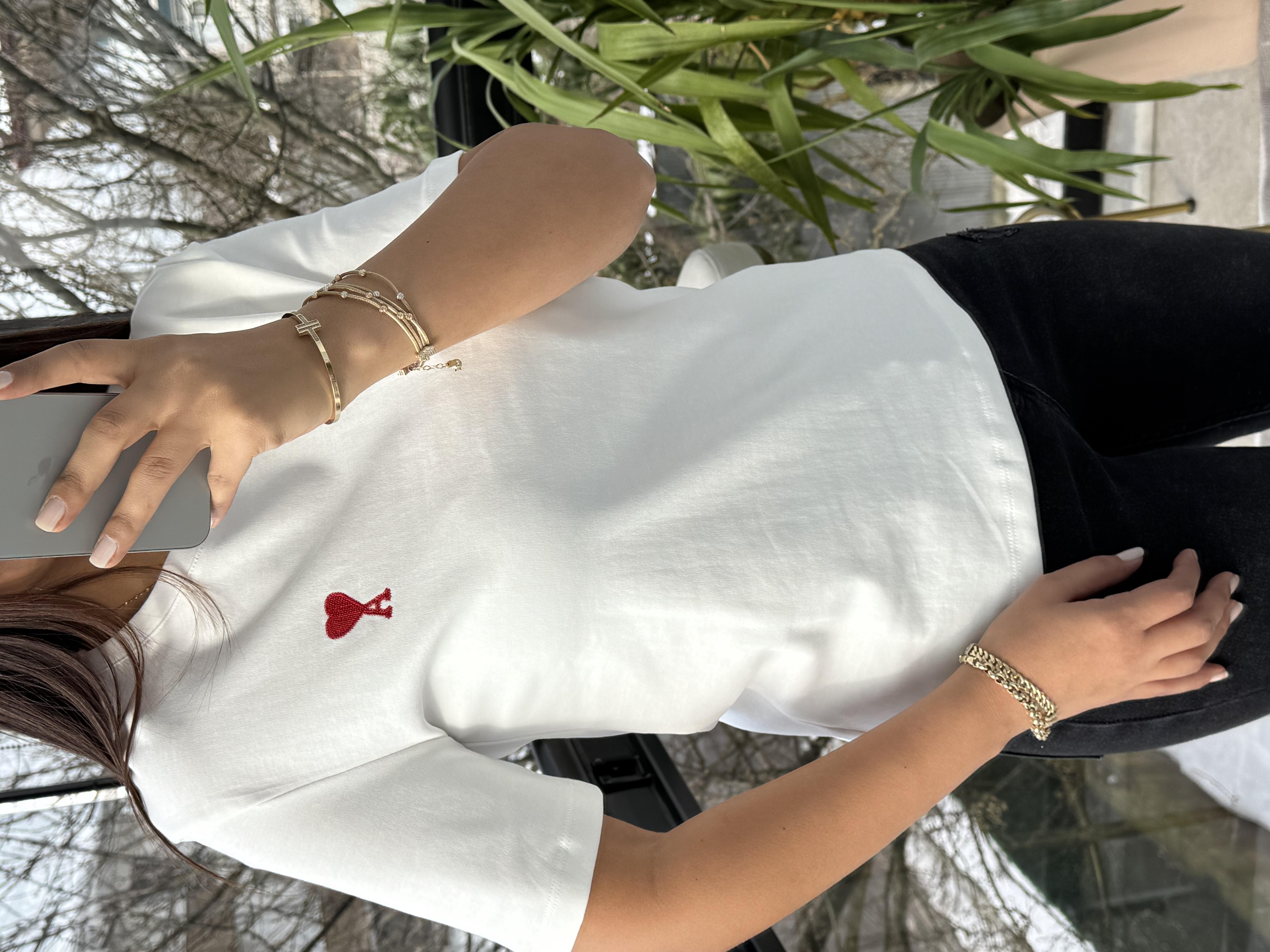 Yanı Kalp Nakışlı Tişört Ekru