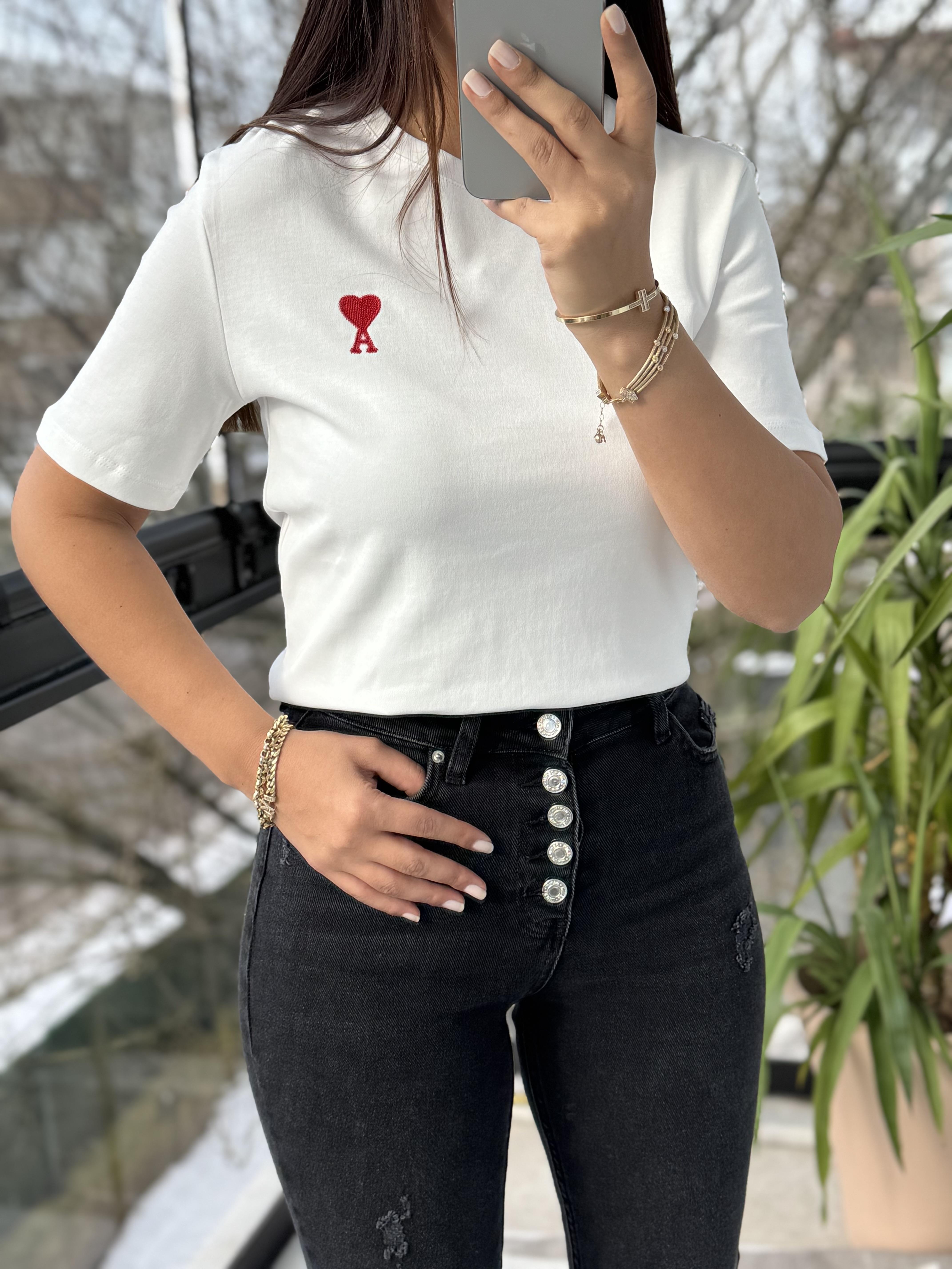 Yanı Kalp Nakışlı Tişört Ekru