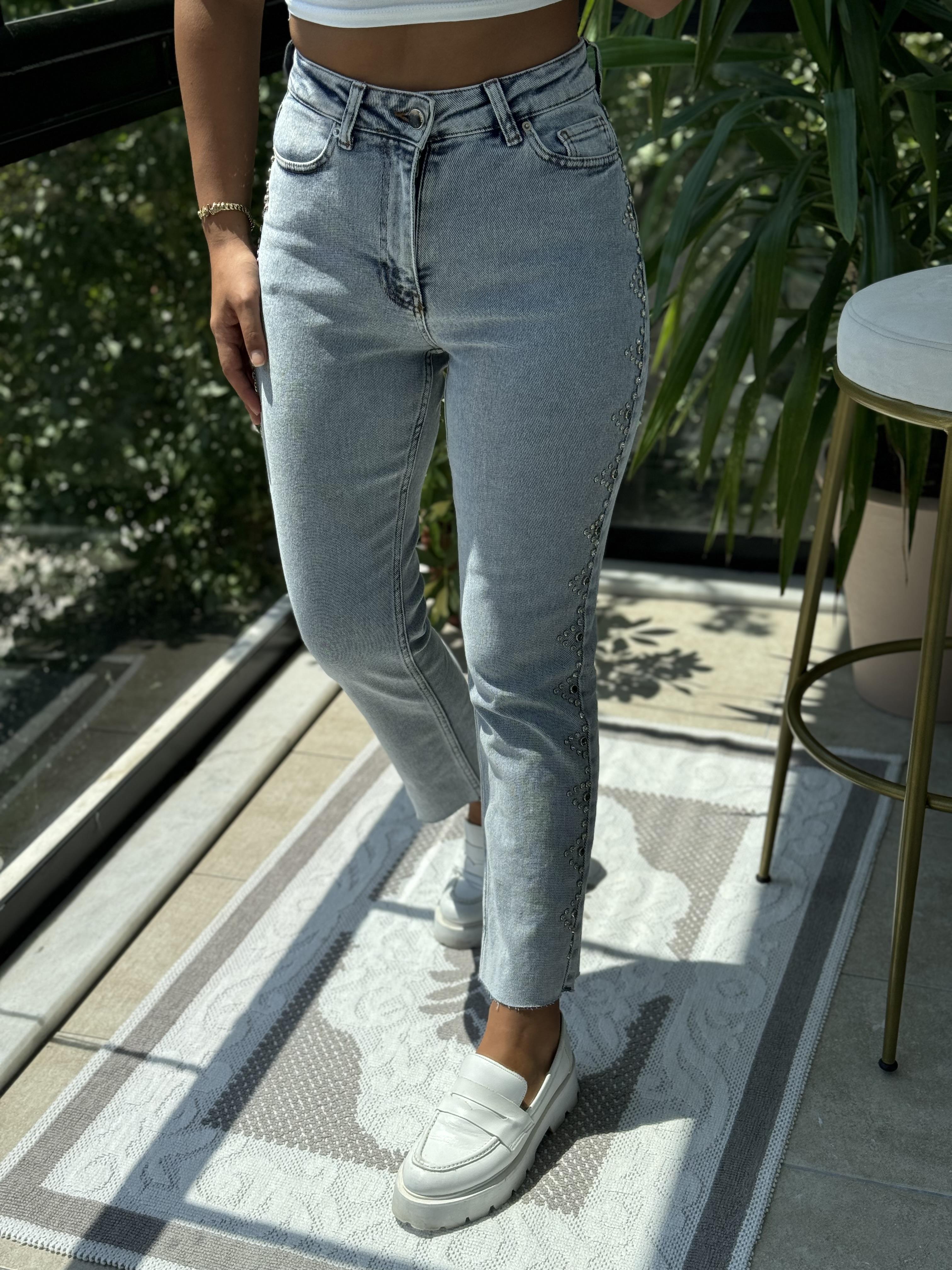 Yanları Drop Taşlı Kesik Paça Jean Kar Yıkama