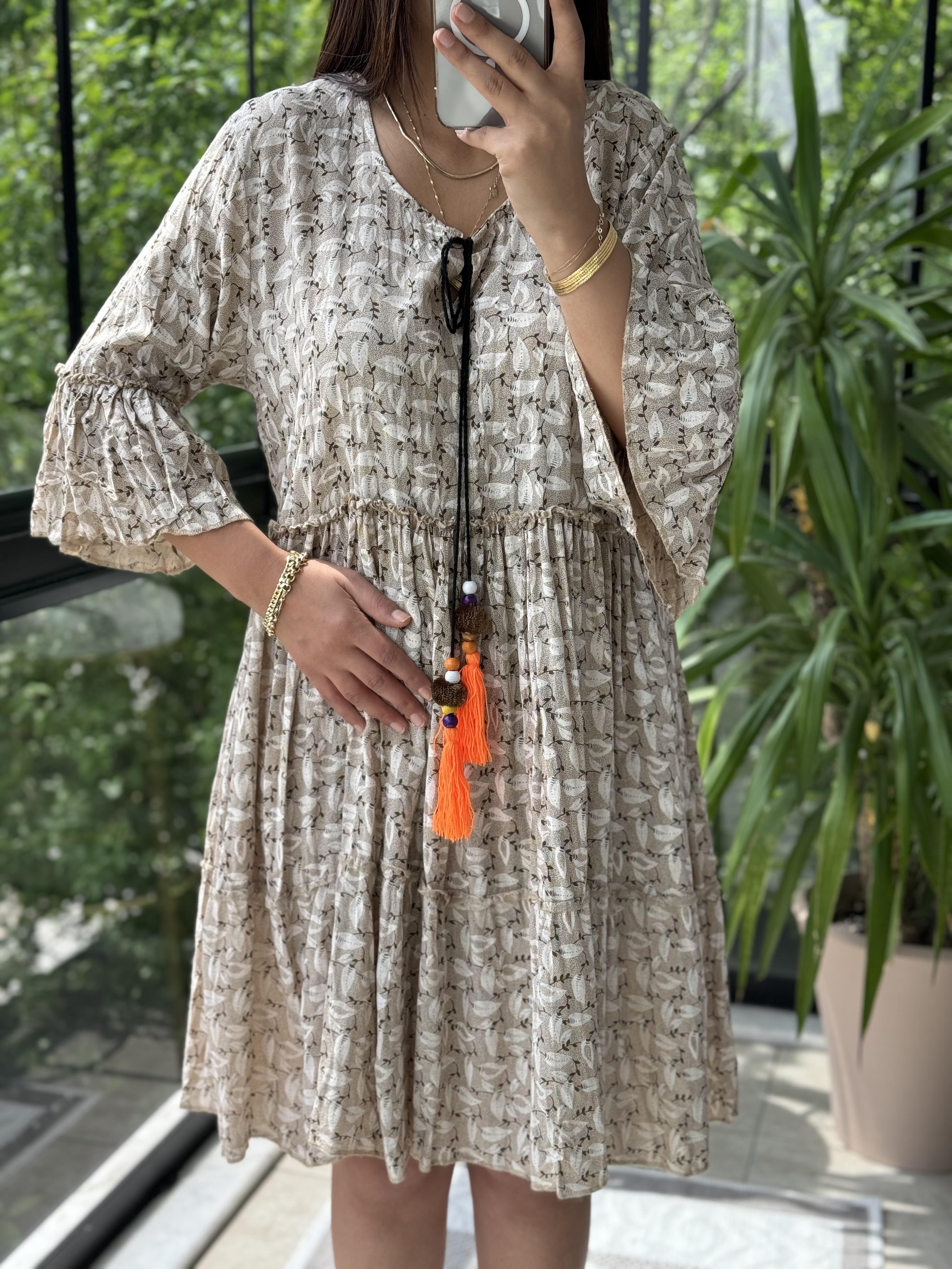 Yaprak Desen Kısa Elbise Krem