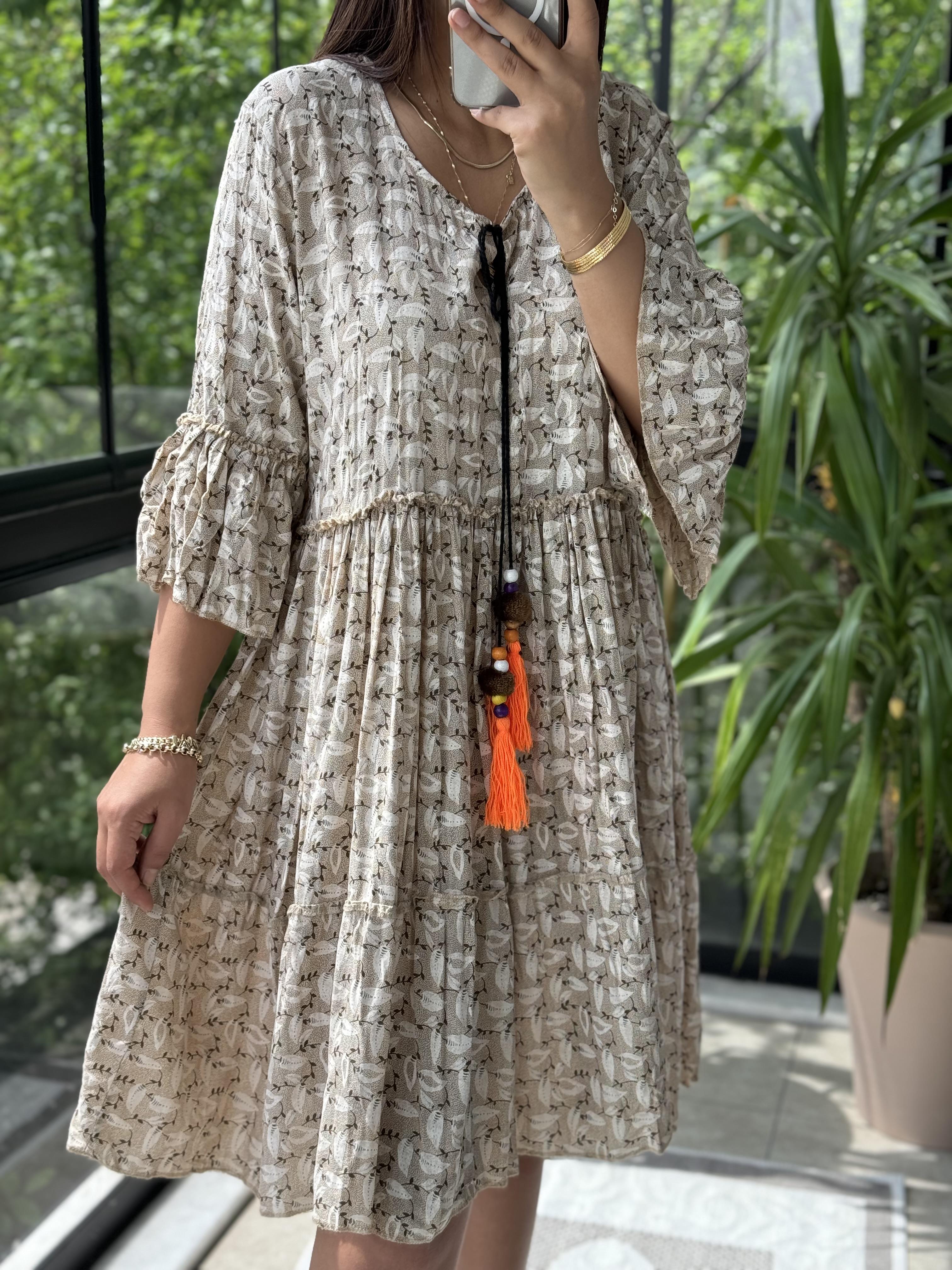 Yaprak Desen Kısa Elbise Krem