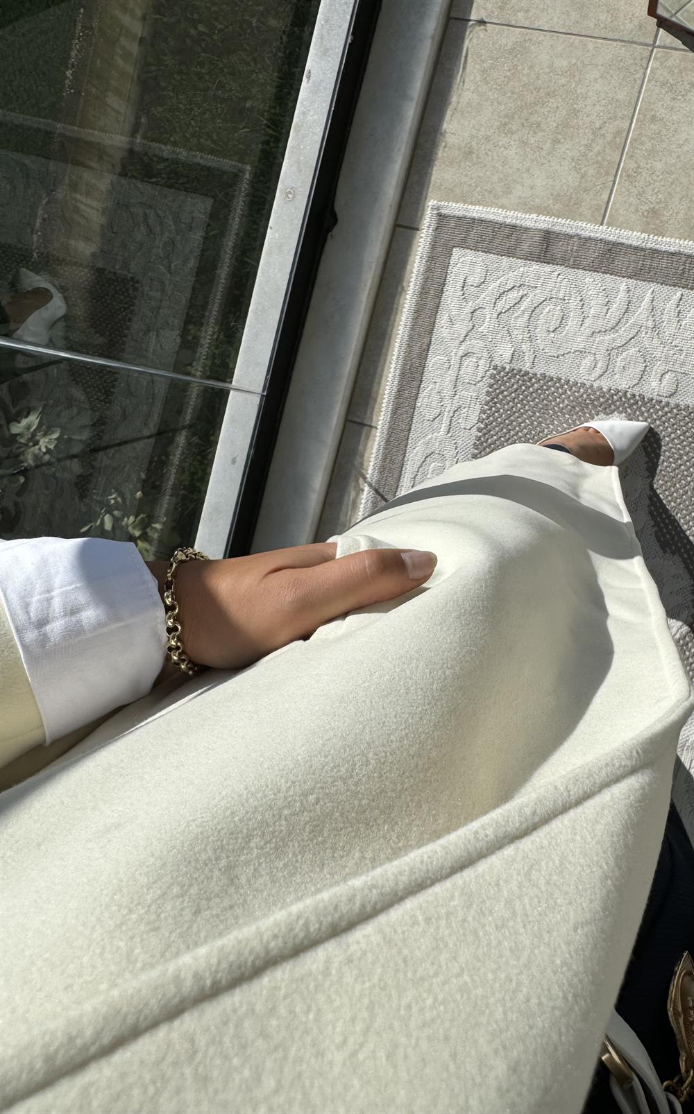  Bornoz Model İthal Kumaş Kaban Krem