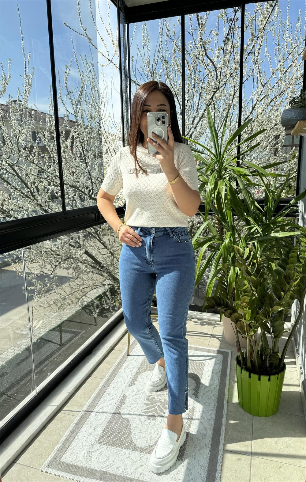  Yanı Yırtmaçlı Taşlı Kesik Paça Jean Mavi