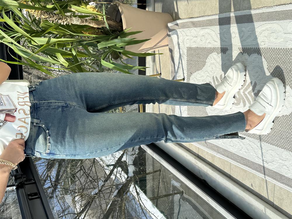  Yanı Yırtmaçlı Taşlı Kesik Paça Jean Yeşil Yıkama