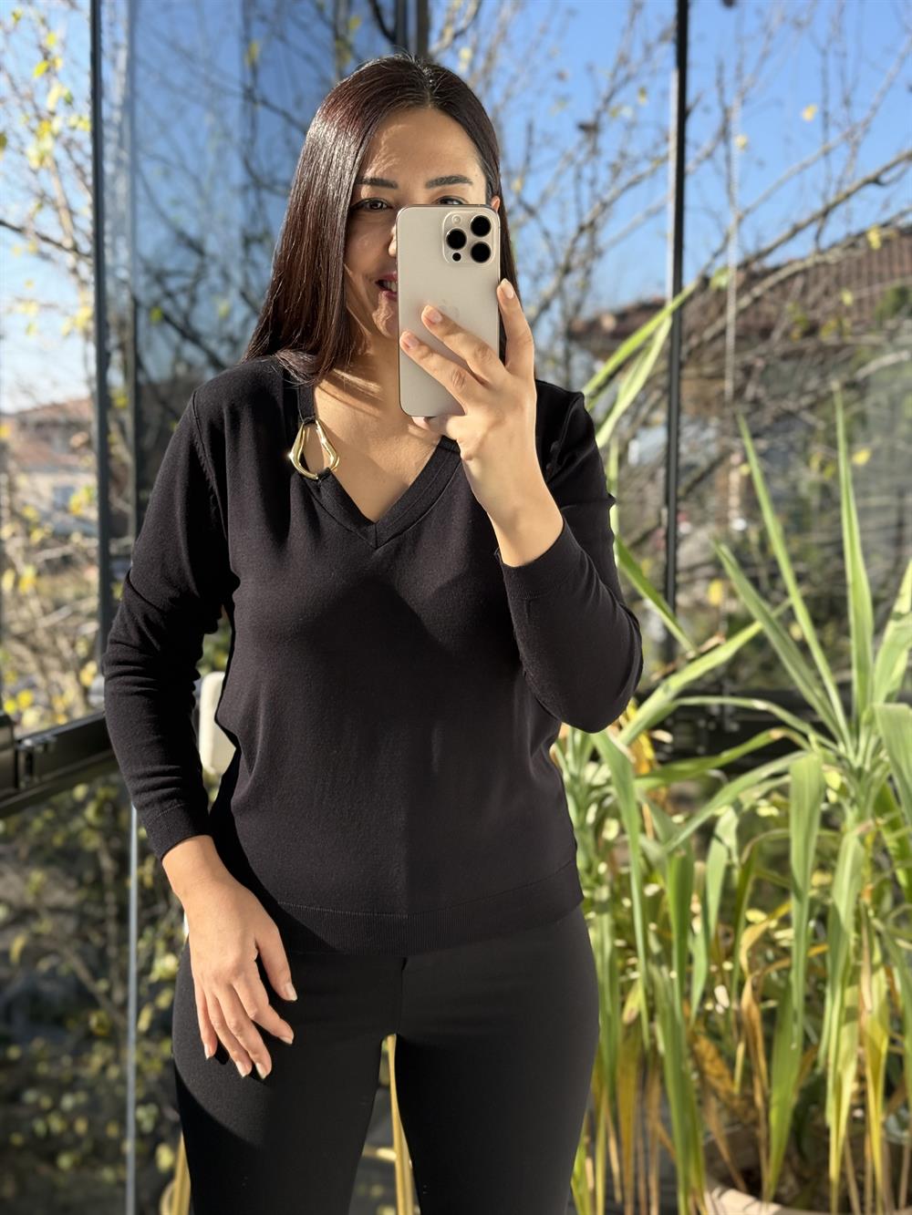 Aksesuar Yaka Detaylı Merserize Triko Siyah