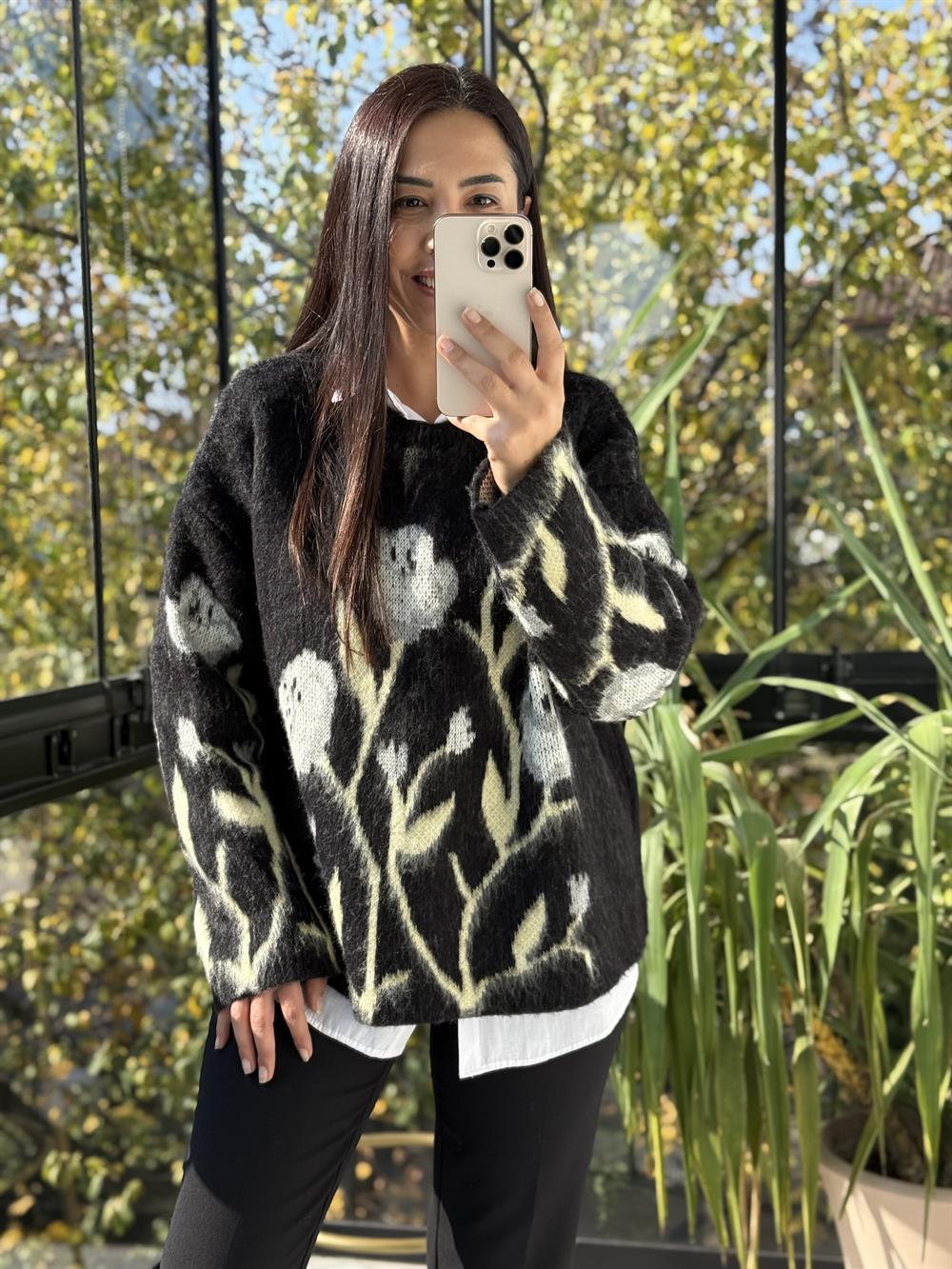 Çiçek Desenli Kazak Siyah