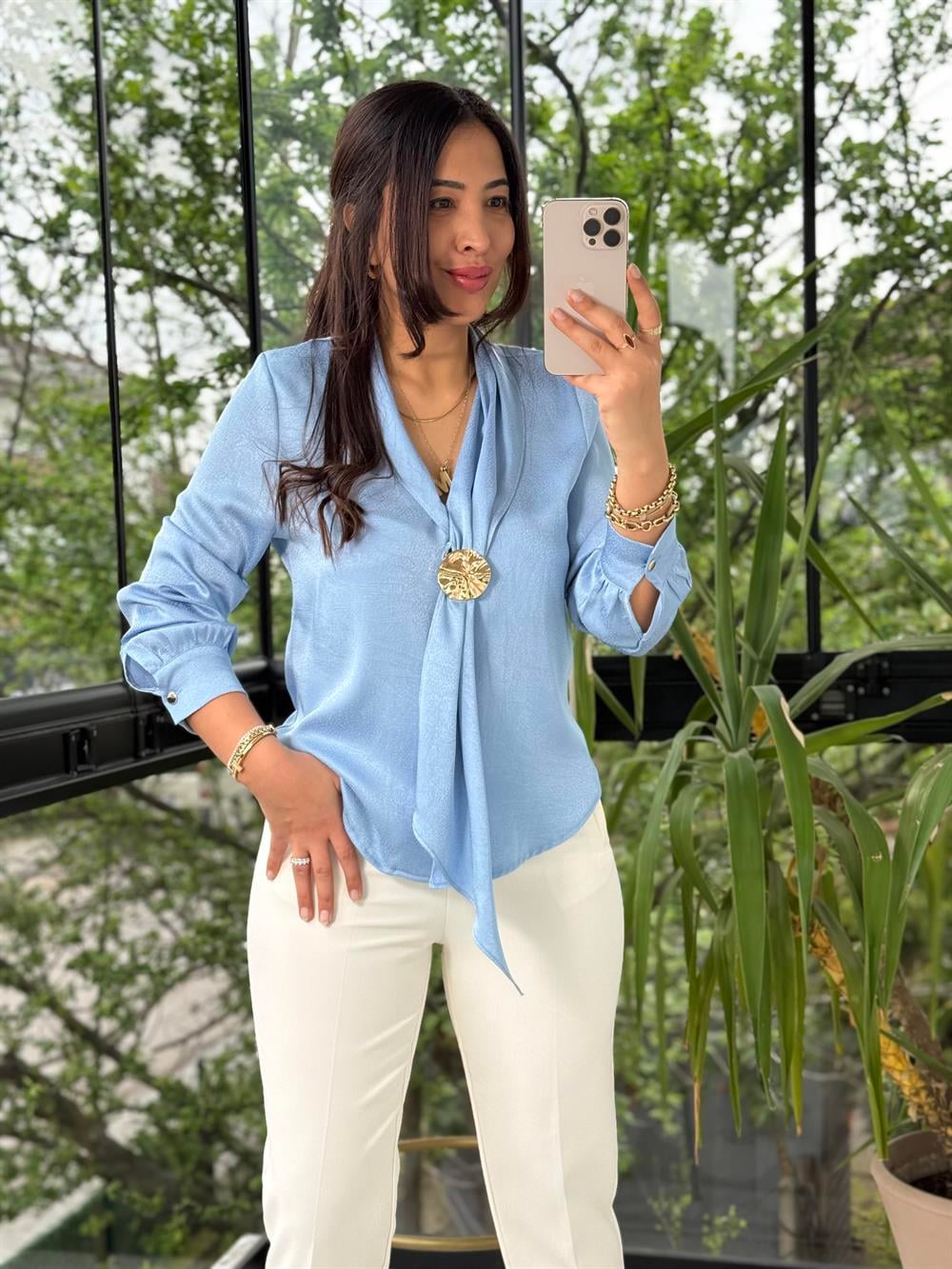 Bağlamalı Tokalı Yaka Detaylı Jakarlı Bluz Bebe Mavi