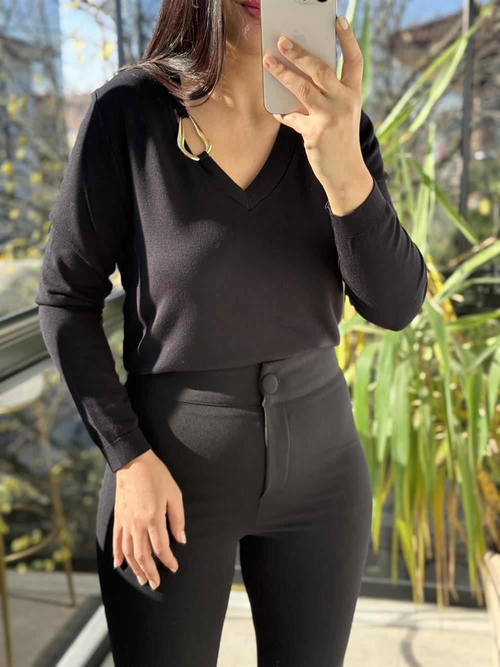 Aksesuar Yaka Detaylı Merserize Triko Siyah