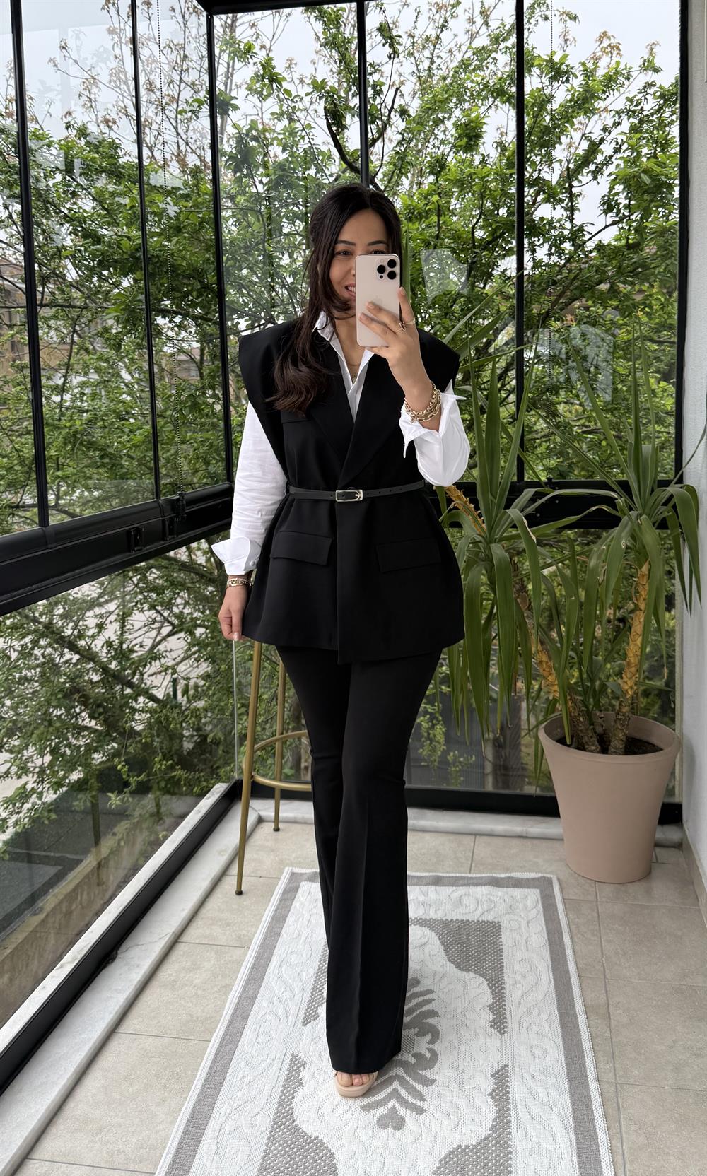 Vatkalı Kemerli Yelek Siyah