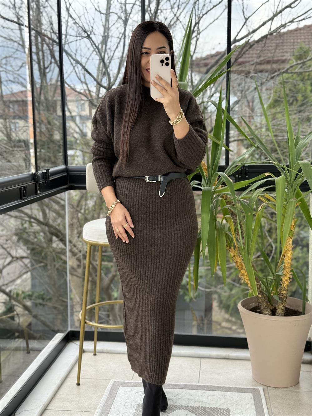 Bisiklet Yaka Yumuşak Dokulu Elbise Koyu Kahve