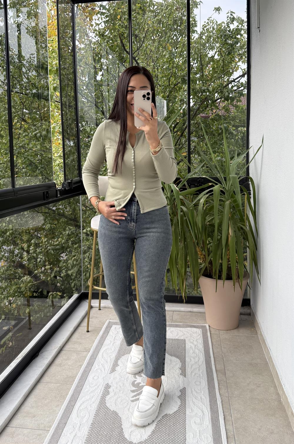 Düğme Detaylı Büzgülü Top Bluz Çağla Yeşili