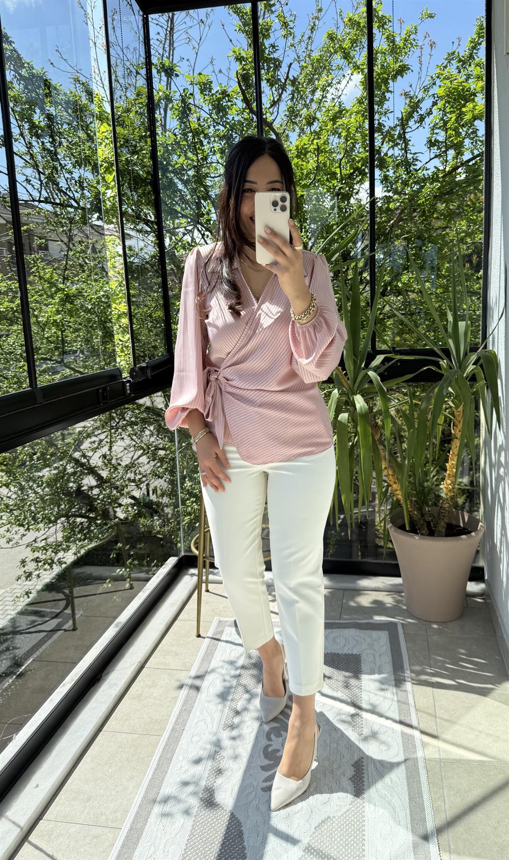 Yan Bağcıklı Yakalı Bluz Pudra