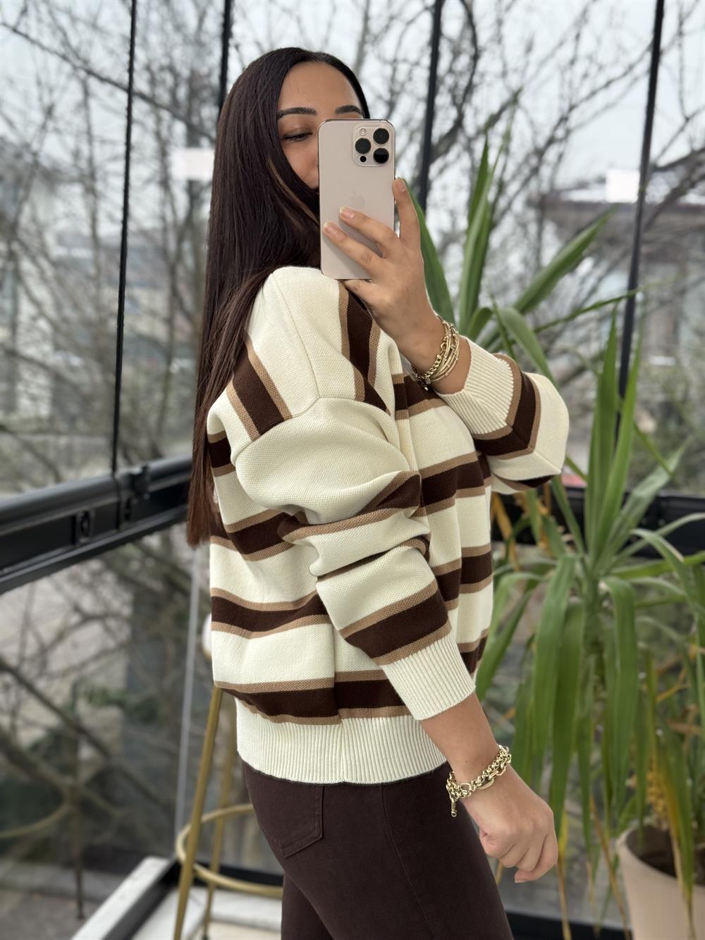 Polo Yaka Çizgili Triko Kazak Krem