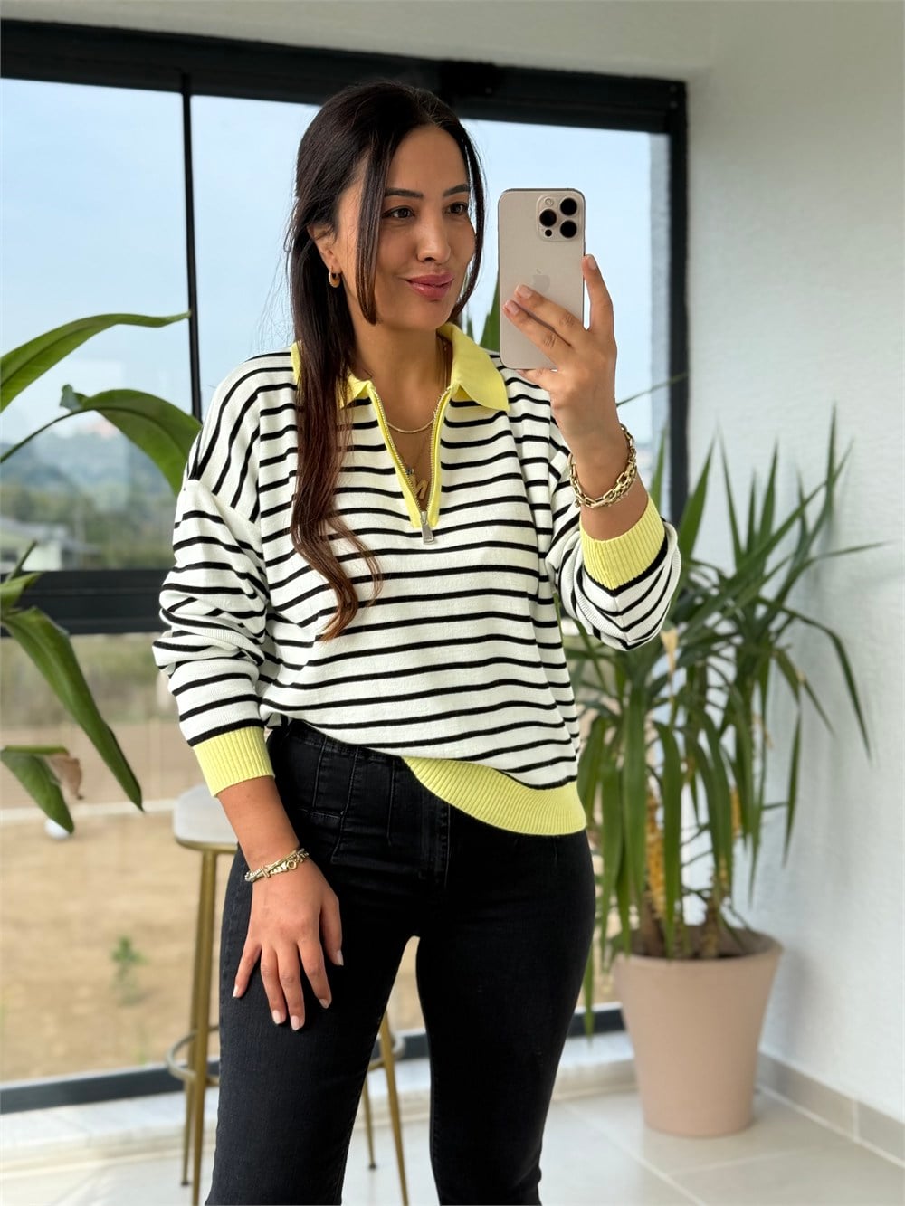 Polo Yaka Çizgili Renk Detaylı Sweatshirt Sarı