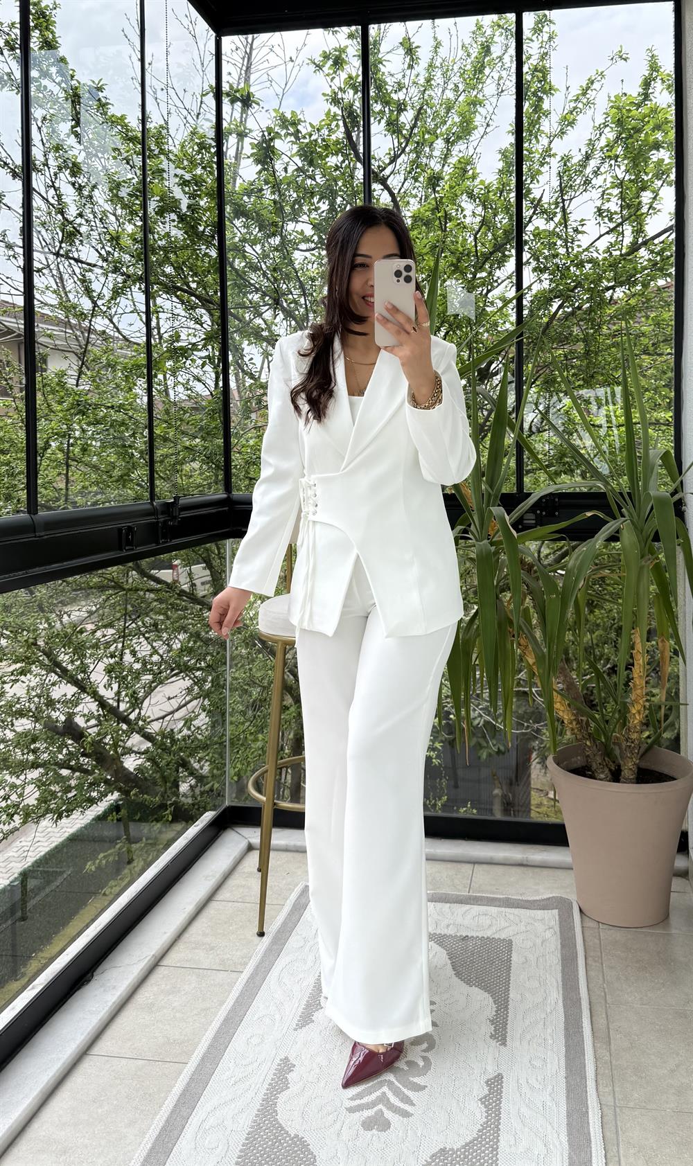 Yandan Kuş Gözlü Takım Beyaz