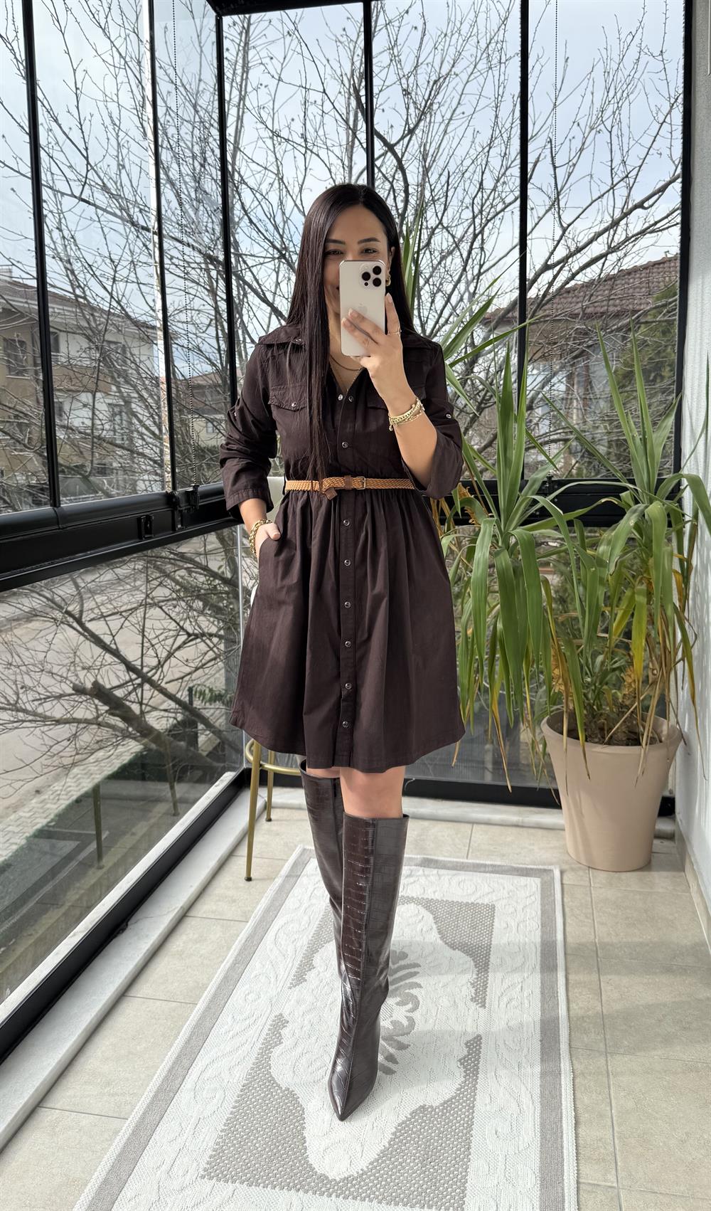 Büzgü Detaylı Kısa Kot Elbise Kahve