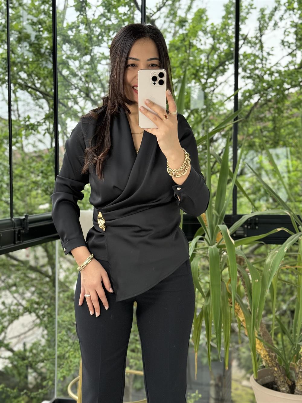 Kruvaze Yan Tokalı Bluz Siyah