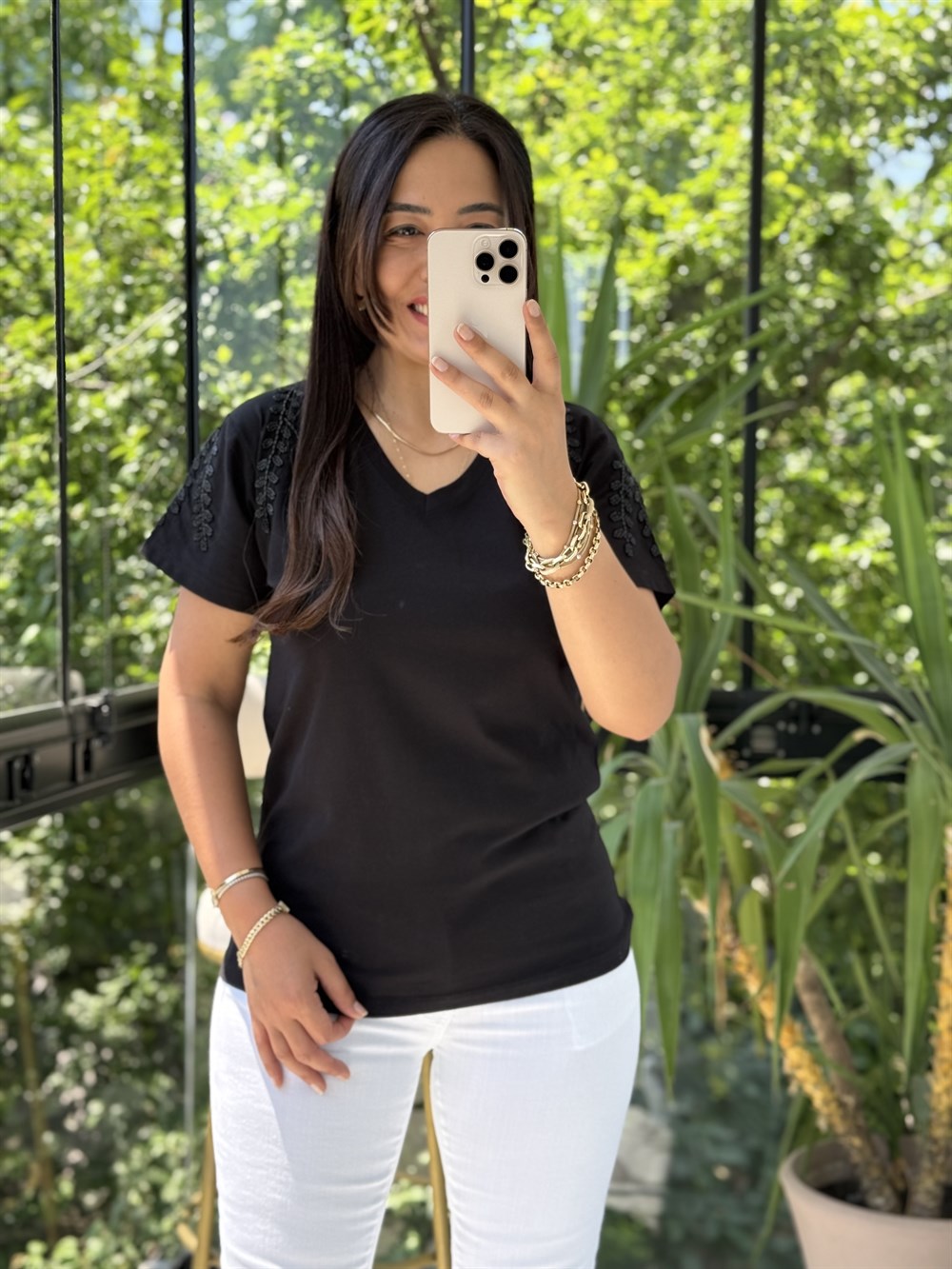 Flora Boncuk Detaylı Tişört Siyah