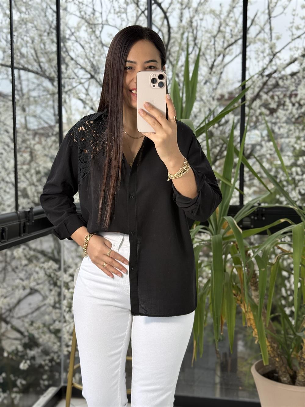 Omuz Dantel Detaylı Natural Gömlek Siyah