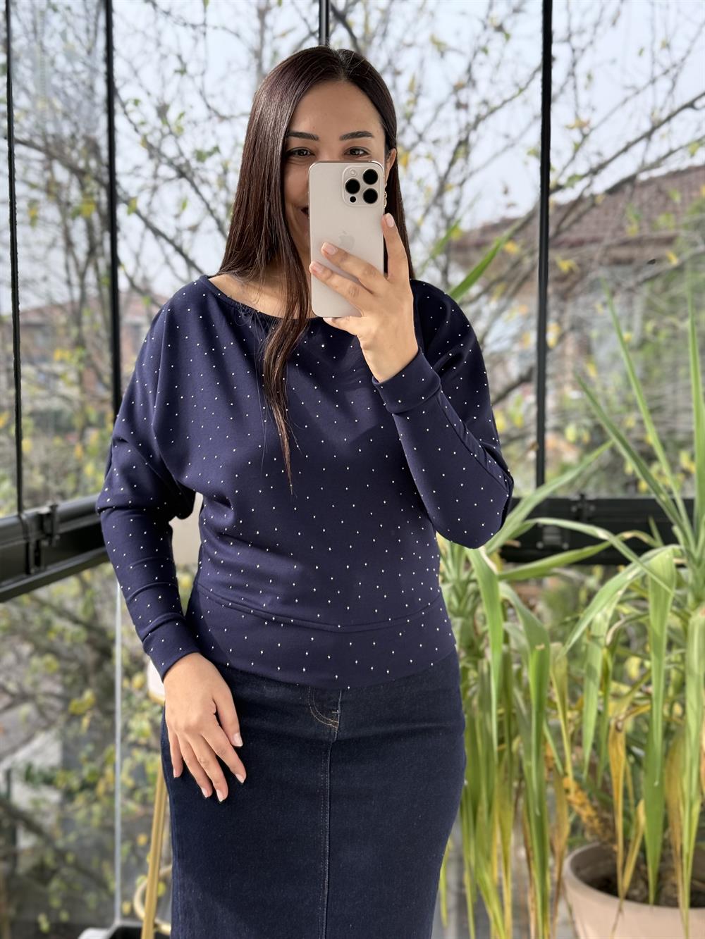 Full Taşlı Kayık Yaka Bluz Lacivert