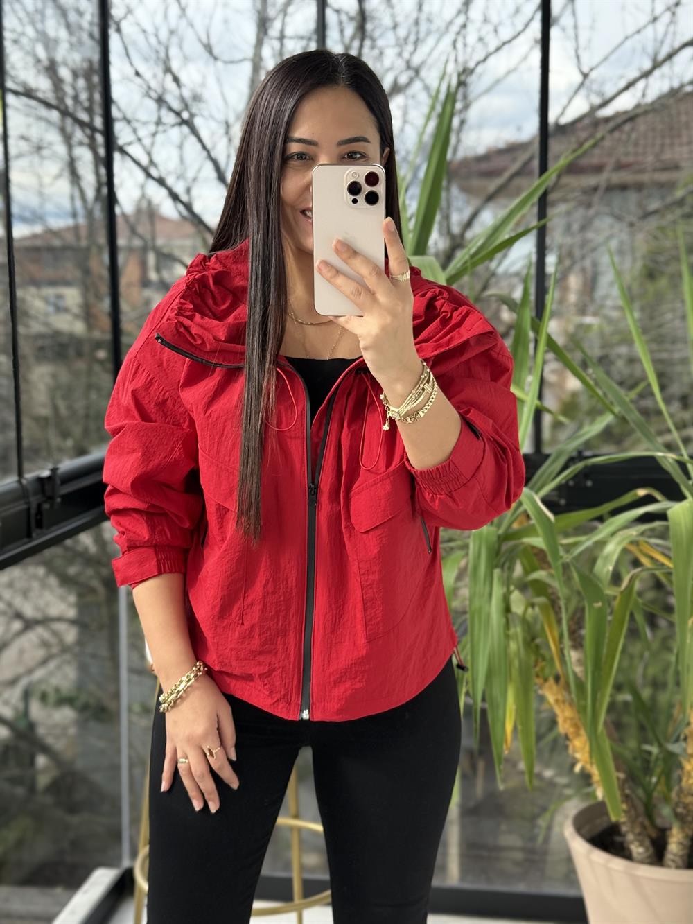 Yakası Büzgülü Yağmurluk Kırmızı